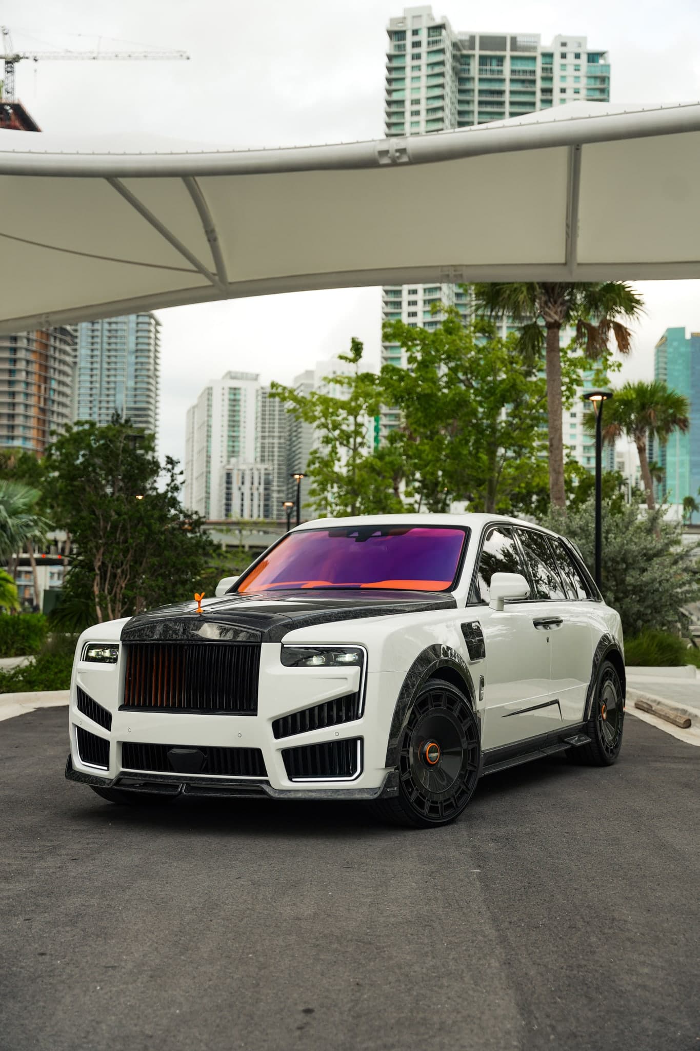 Rolls-Royce Cullinan Widebody, Ghost White