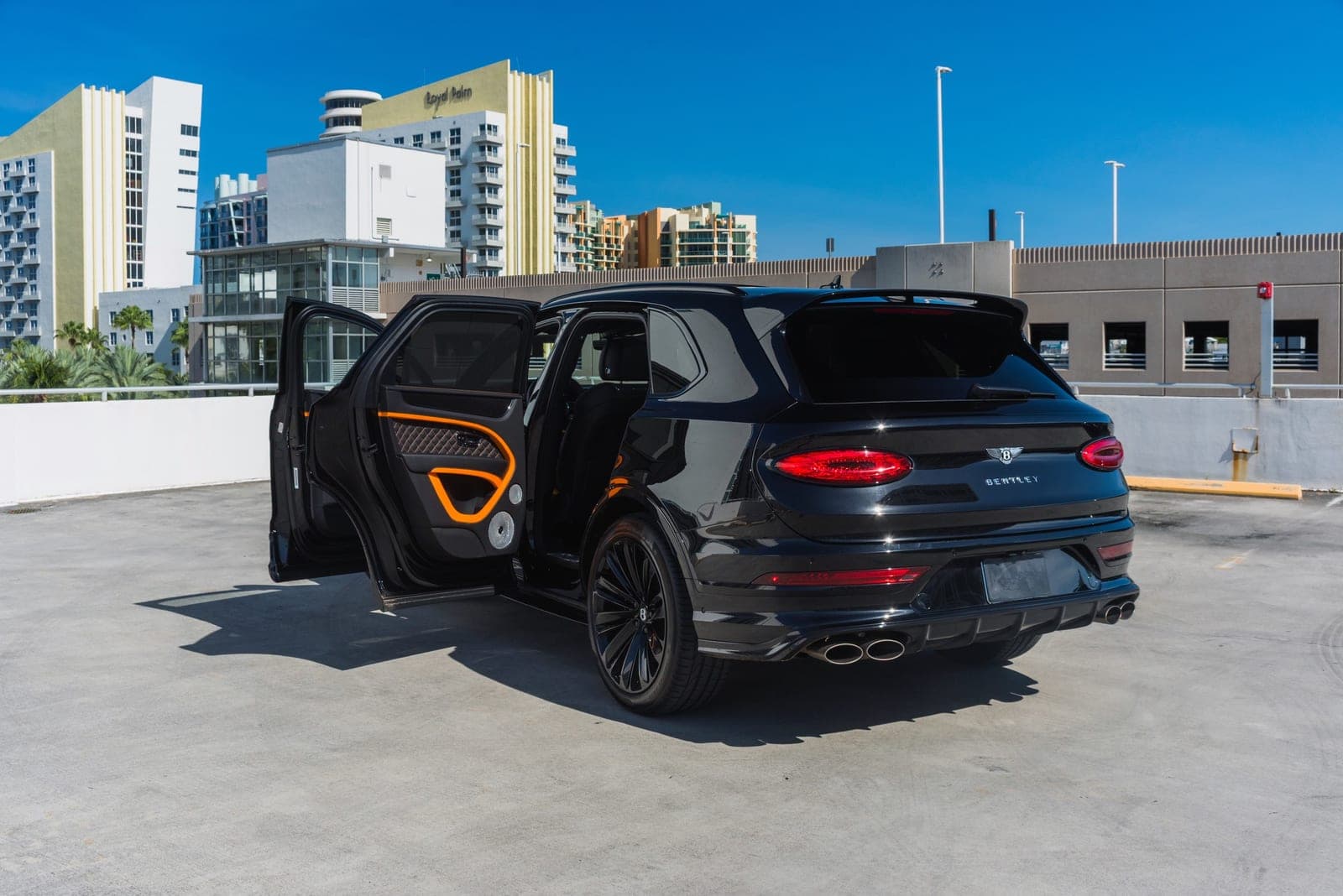 Bentley Bentayga W12 Speed, Black, Orange Accents, photo 3 of 7