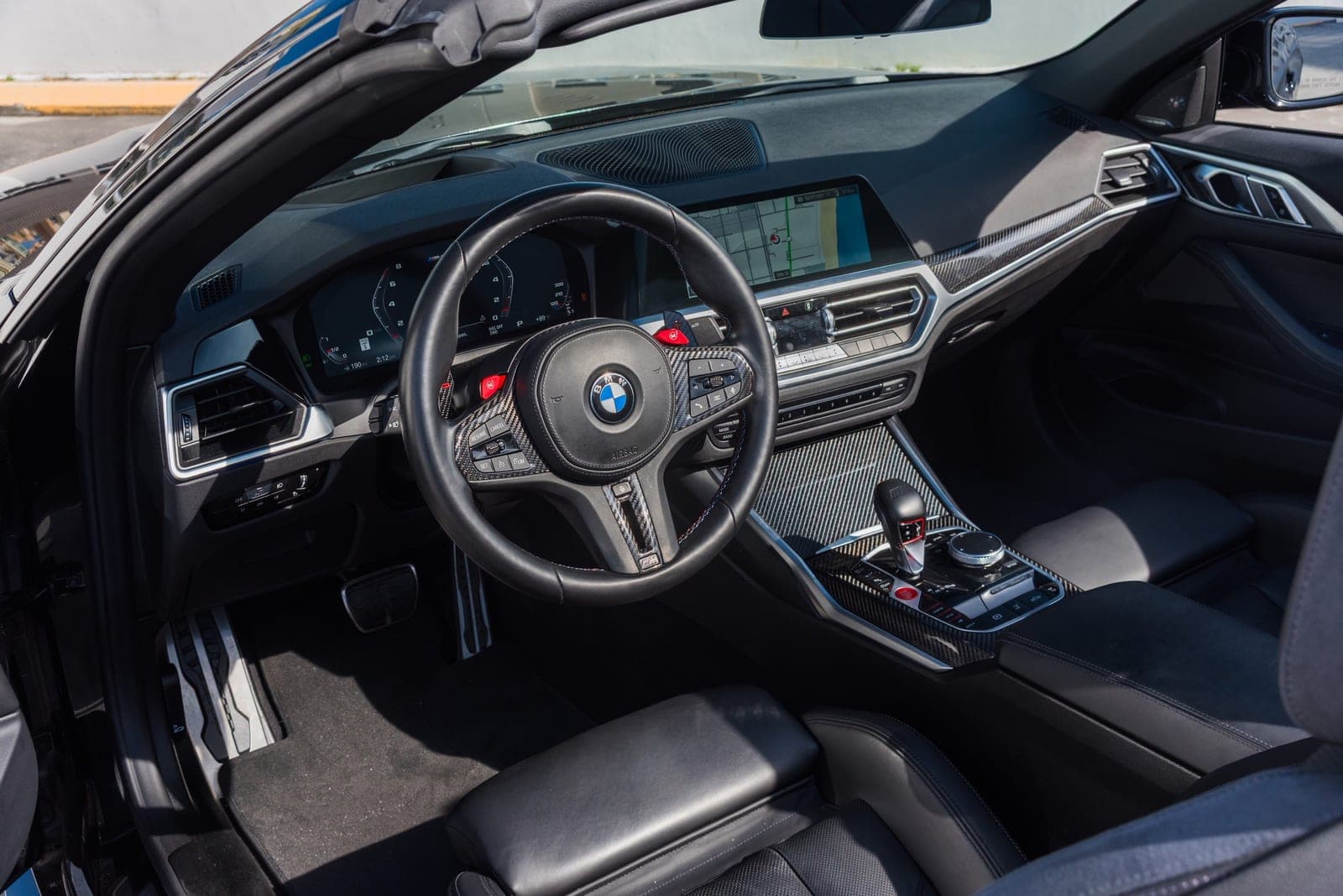BMW M4 Competition Convertible, Black Sapphire, photo 3 of 7