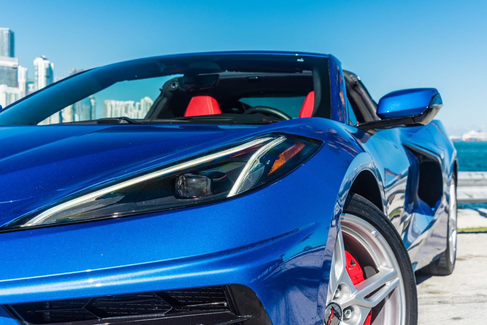 Chevrolet Corvette C8, Rapid Blue over Red, photo 3 of 7