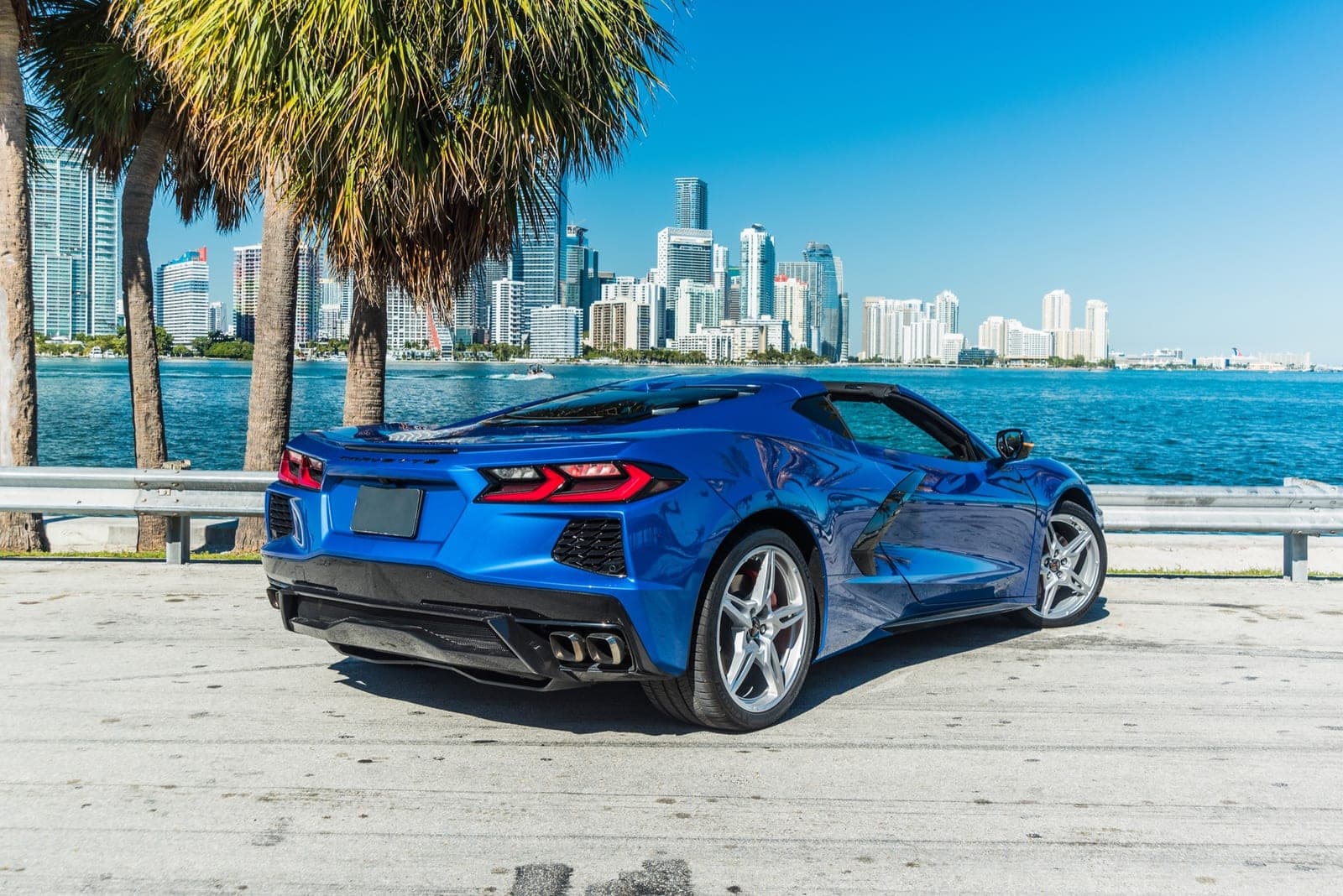 Chevrolet Corvette C8, Rapid Blue over Red, photo 4 of 7
