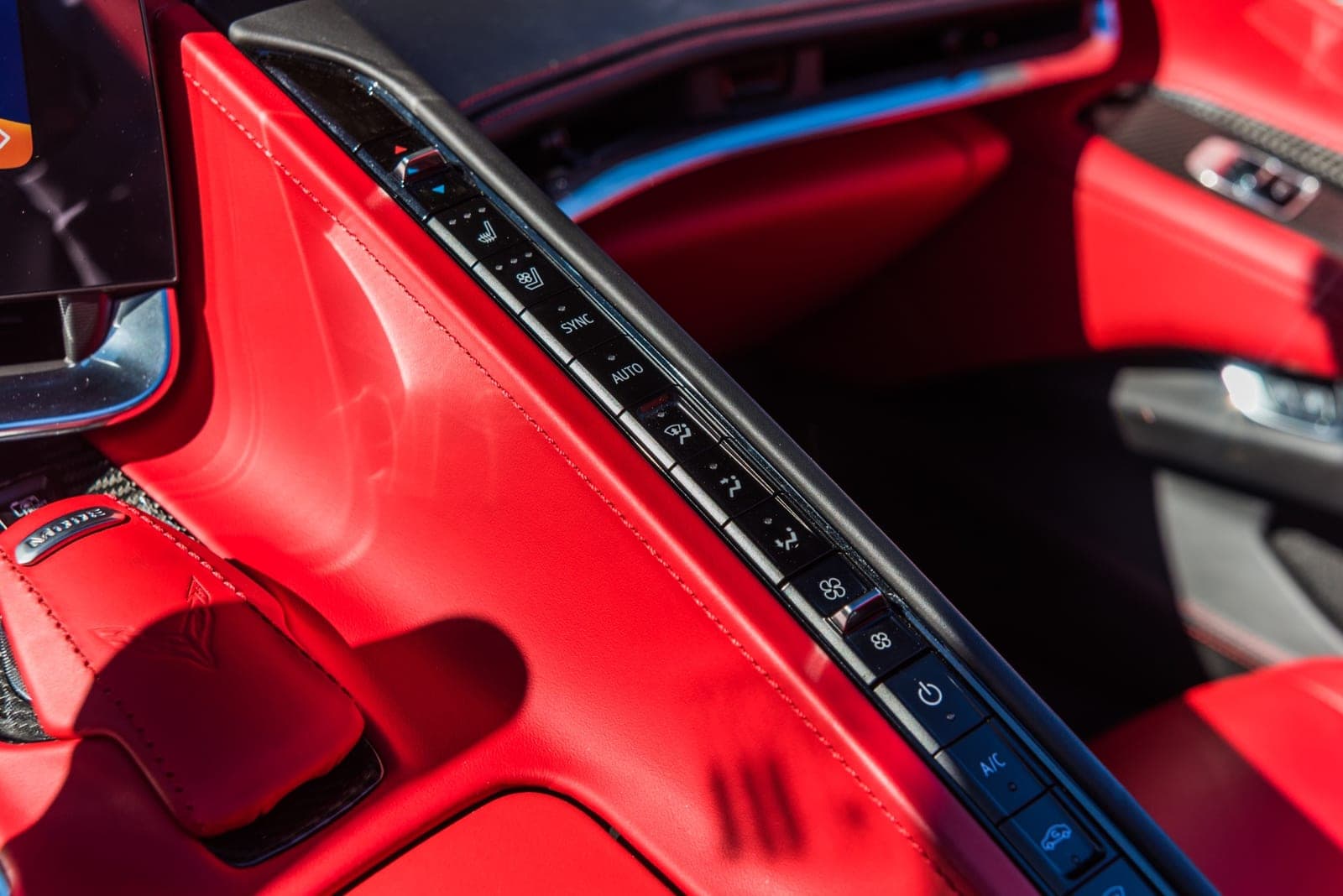 Chevrolet Corvette C8, Rapid Blue over Red, photo 6 of 7