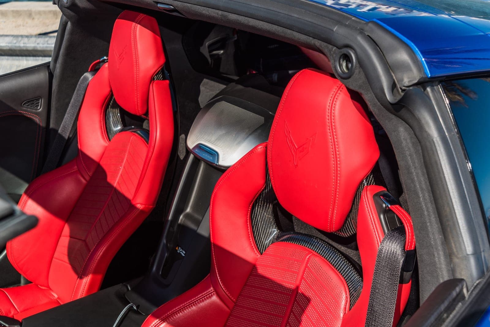 Chevrolet Corvette C8, Rapid Blue over Red, photo 7 of 7