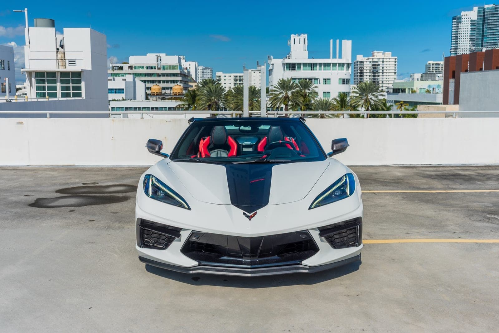 Chevrolet Corvette C8 Convertible, Arctic White over Red, photo 3 of 7