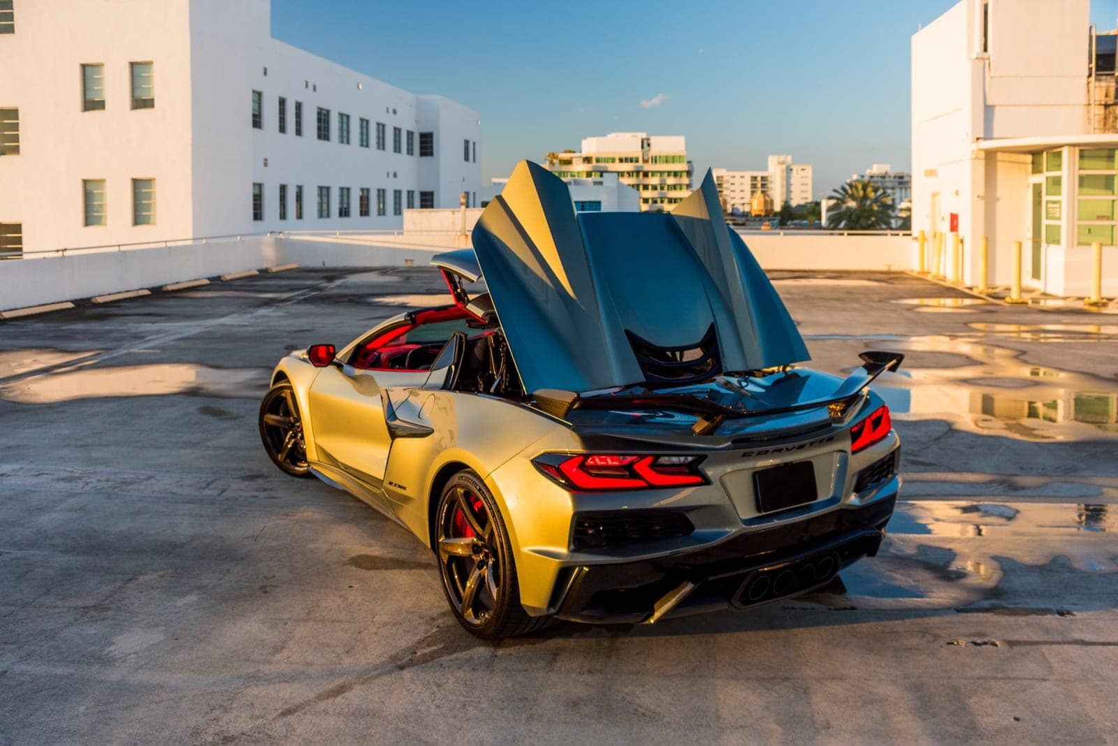Chevrolet Corvette Z06 Convertible, Hypersonic Grey over Red, photo 3 of 7