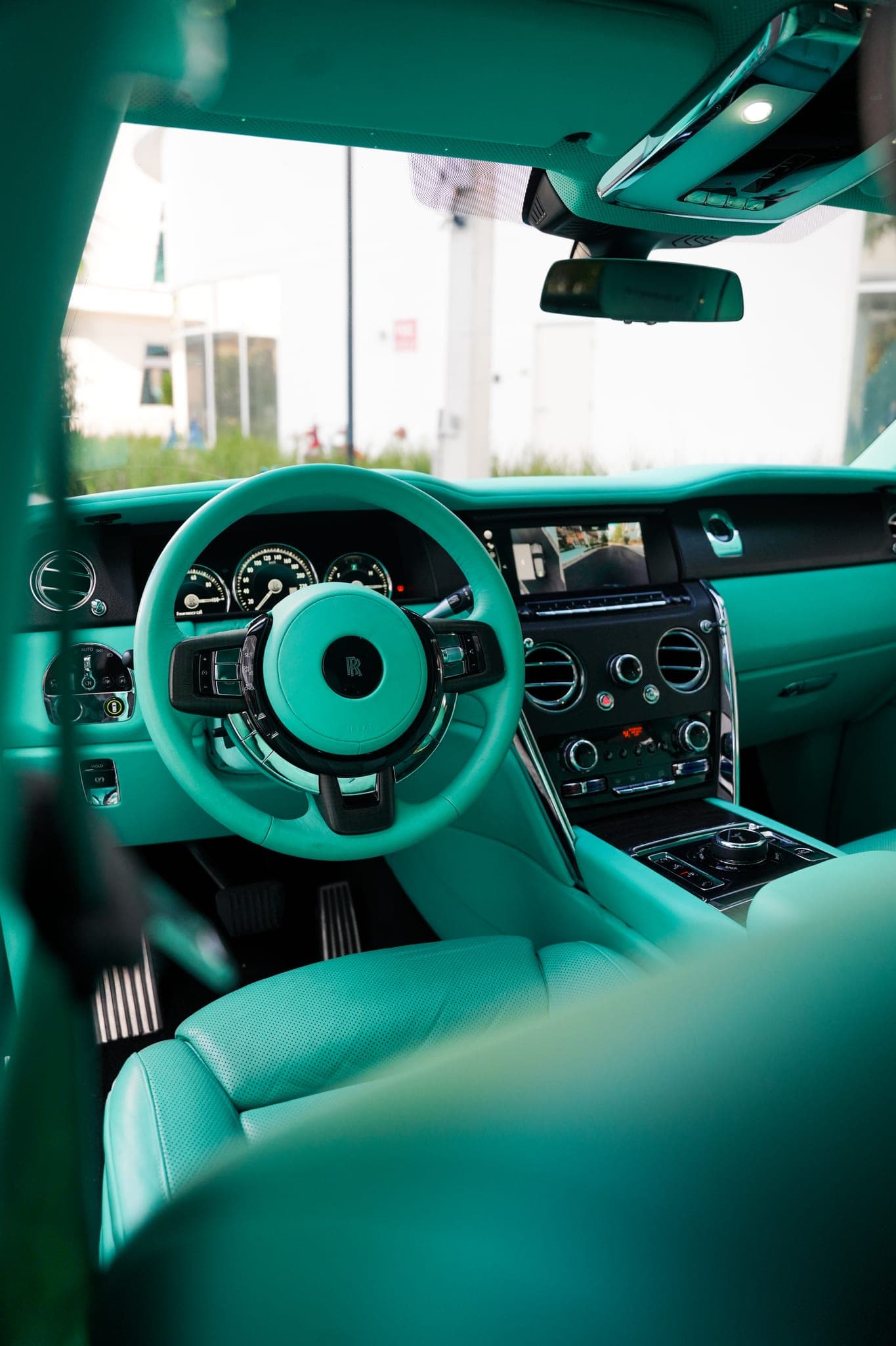 Rolls-Royce Cullinan Widebody, Midnight Black, photo 4 of 9