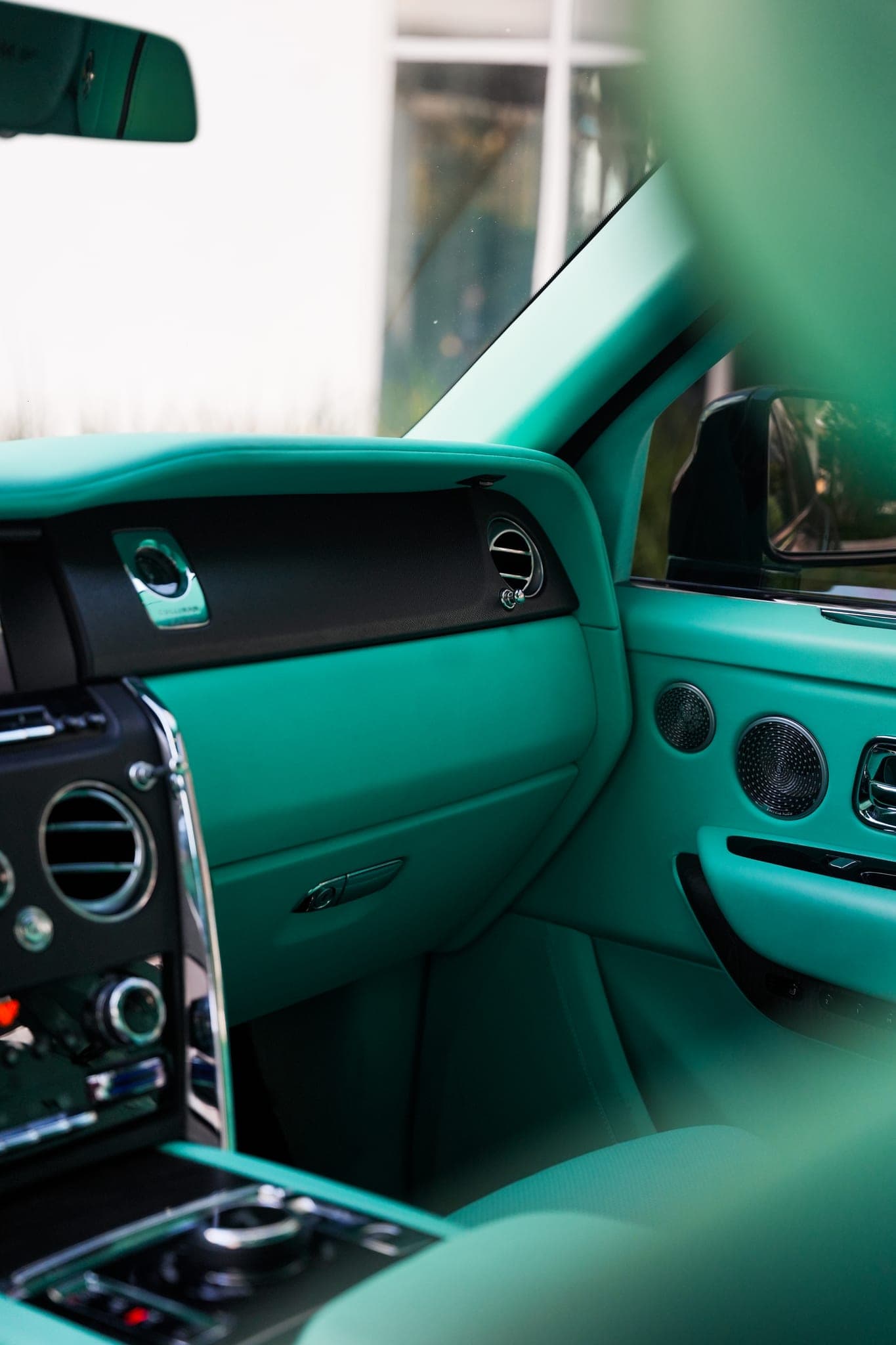 Rolls-Royce Cullinan Widebody, Midnight Black, photo 5 of 9