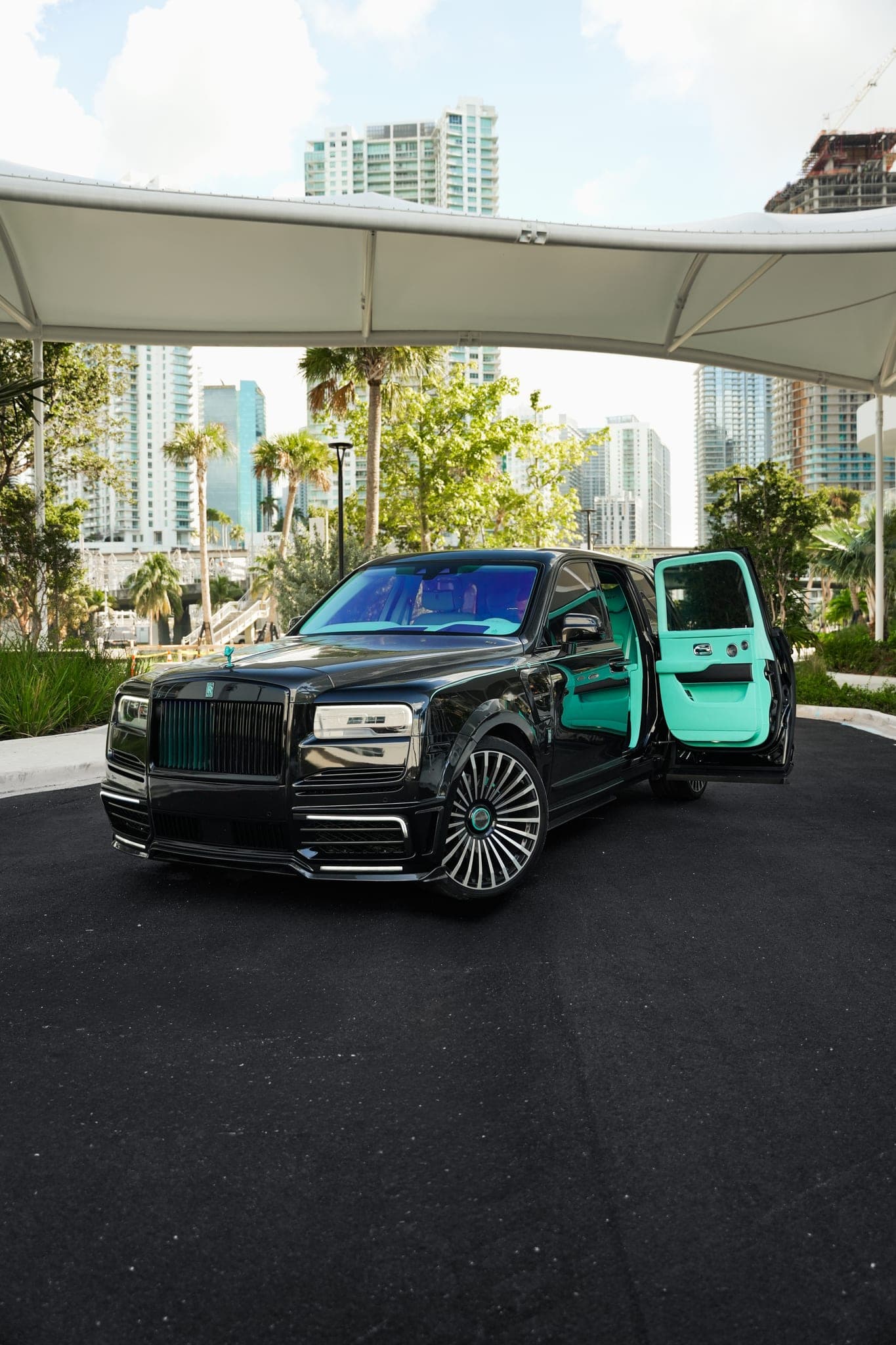 Rolls-Royce Cullinan Widebody, Midnight Black, photo 8 of 9