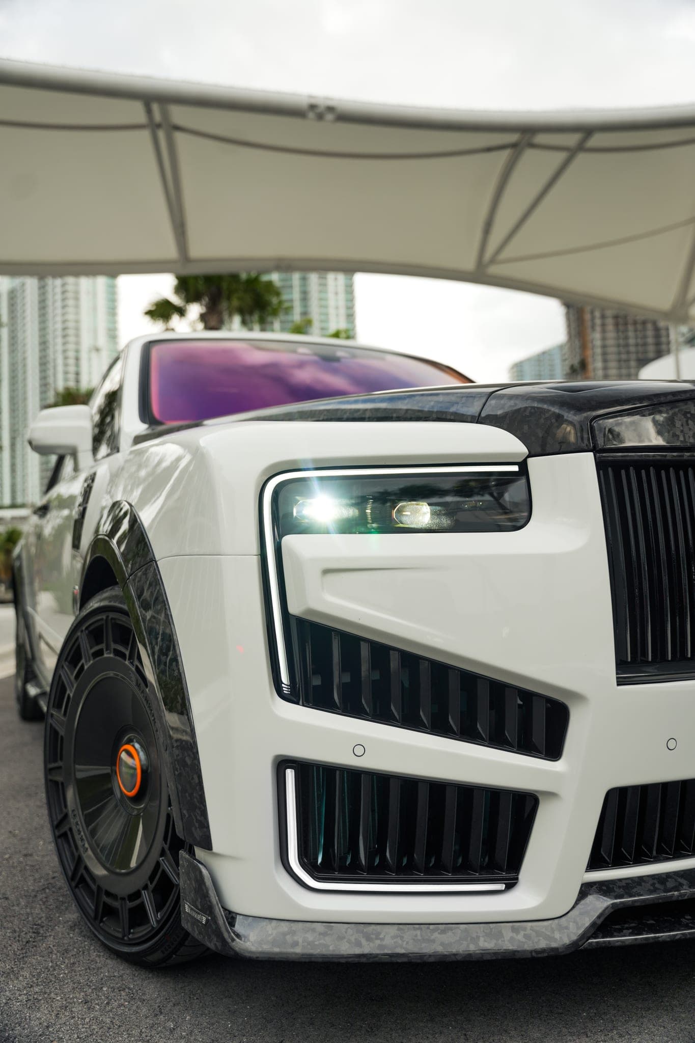 Rolls-Royce Cullinan Widebody, Ghost White, photo 2 of 9