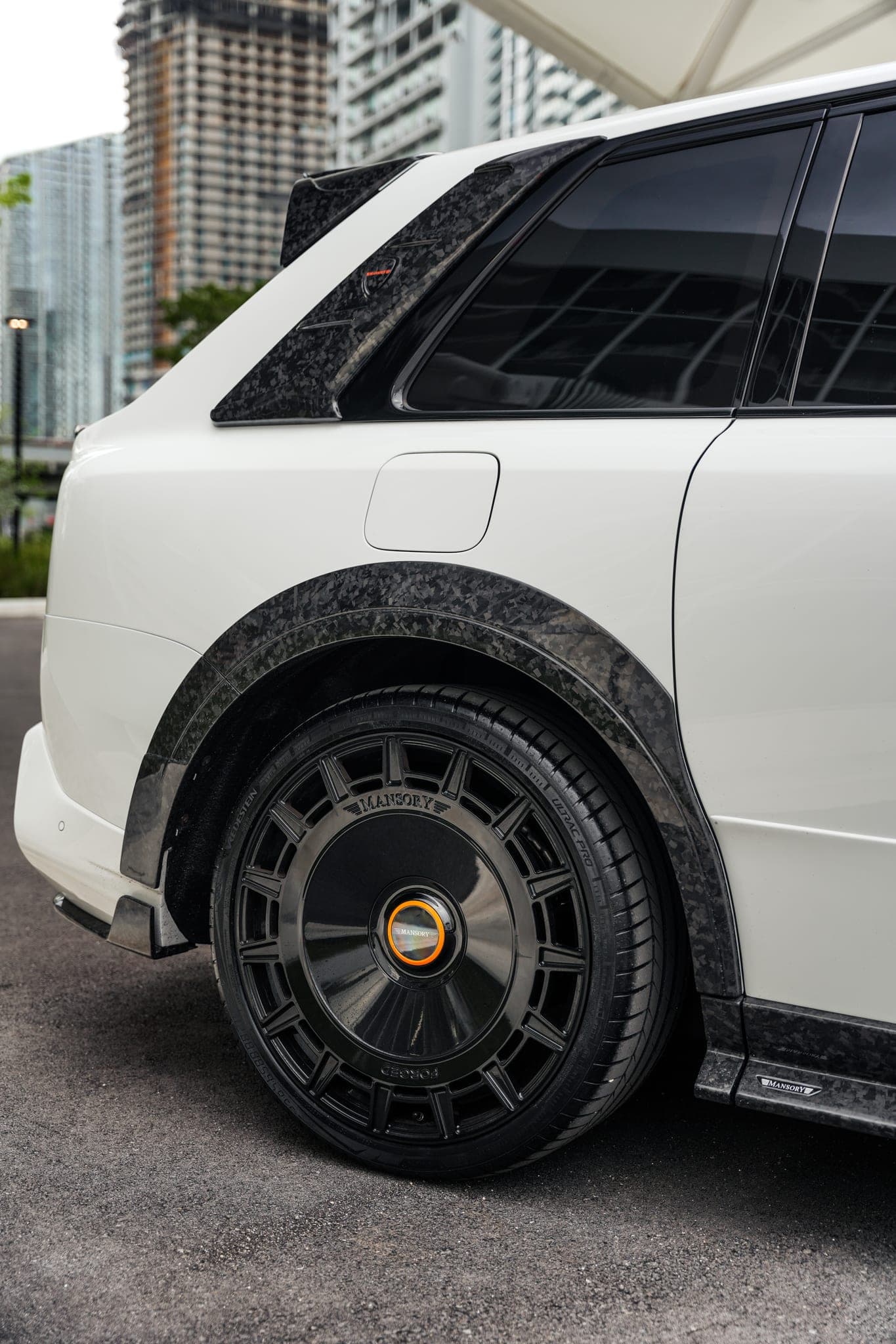 Rolls-Royce Cullinan Widebody, Ghost White, photo 3 of 9