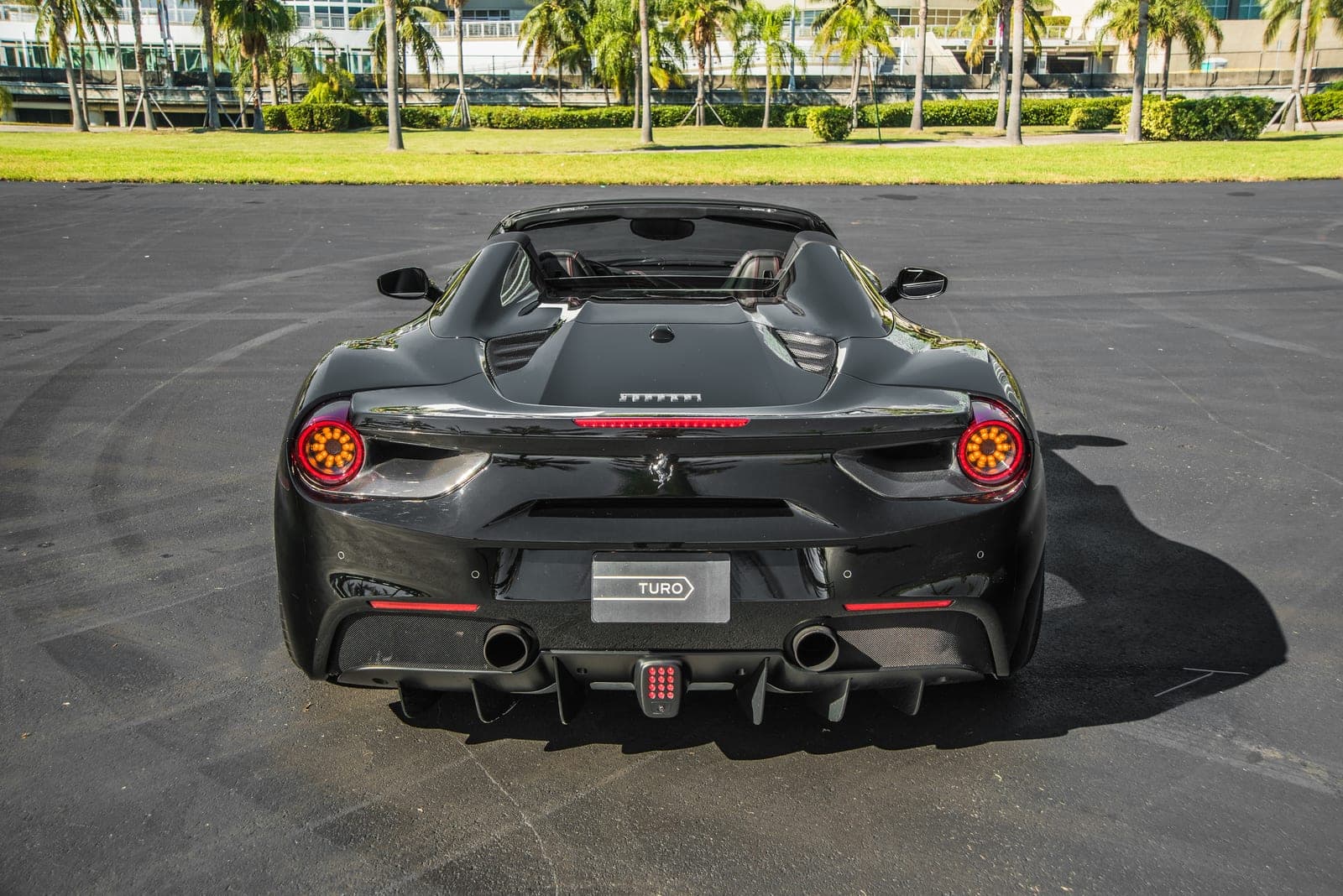 Ferrari 488 Spider, Nero Daytona, photo 3 of 8