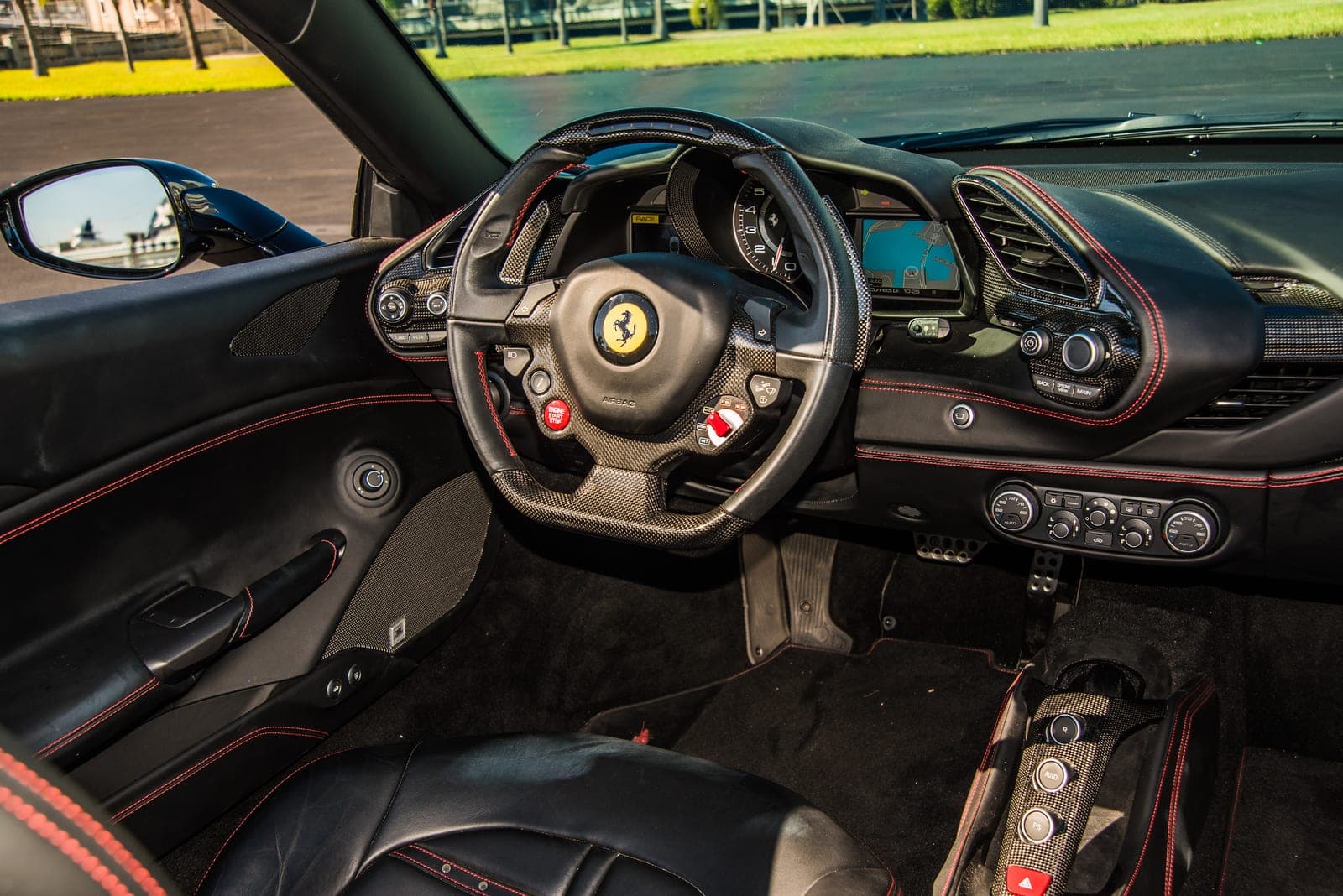 Ferrari 488 Spider, Nero Daytona, photo 4 of 8
