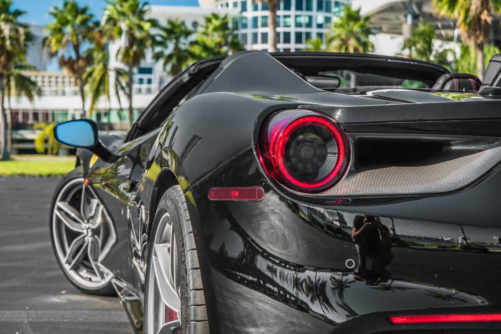 Ferrari 488 Spider, Nero Daytona, photo 5 of 8