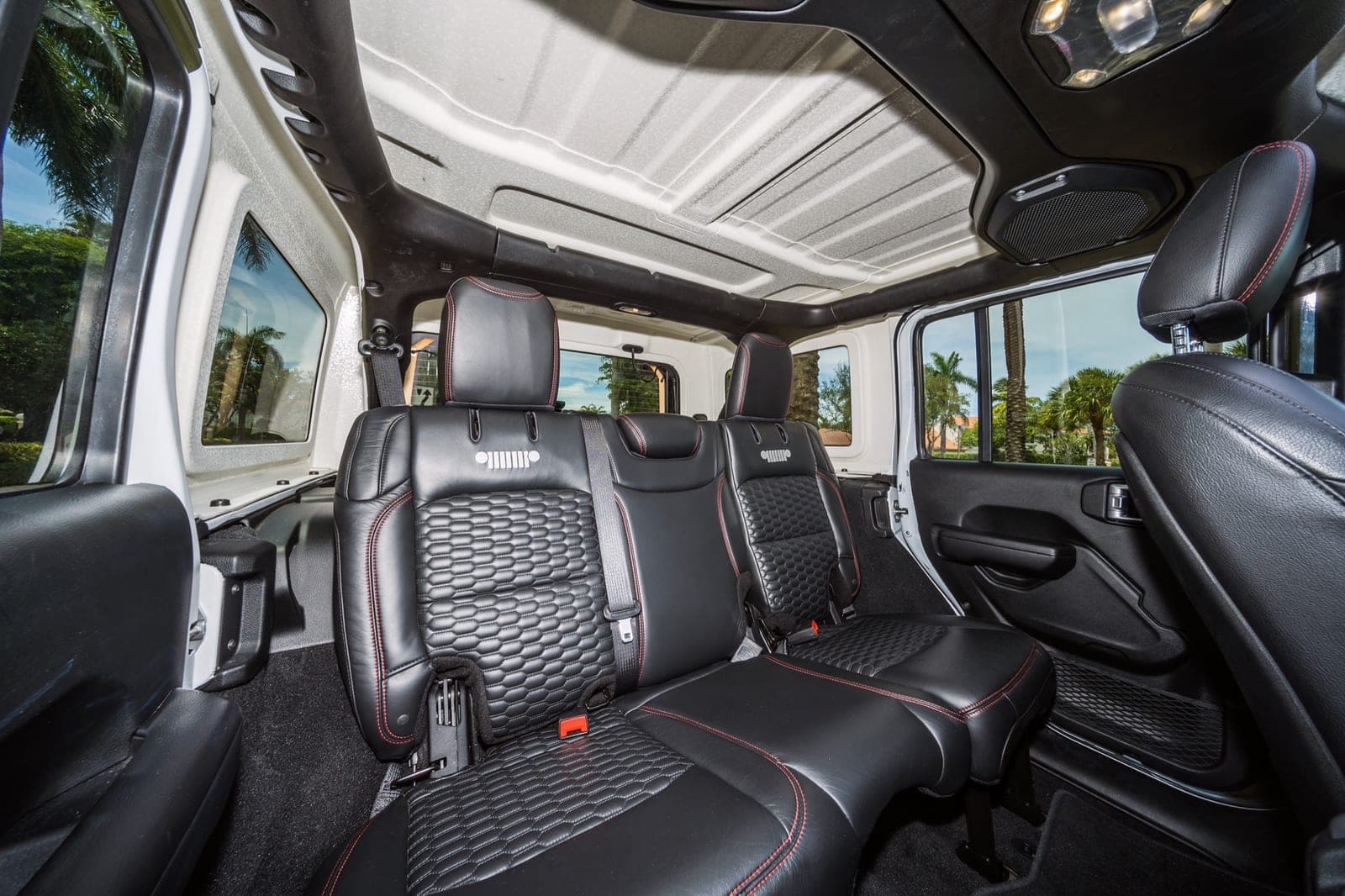 Jeep Wrangler JL, White Wrap, photo 9 of 9