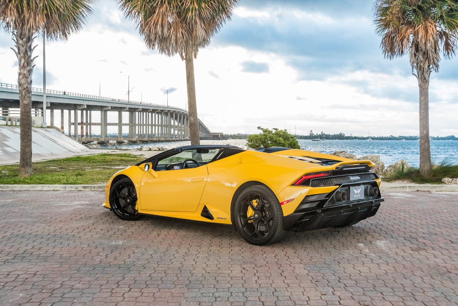 Lamborghini Huracán EVO Spyder, Giallo Belenus, photo 2 of 12