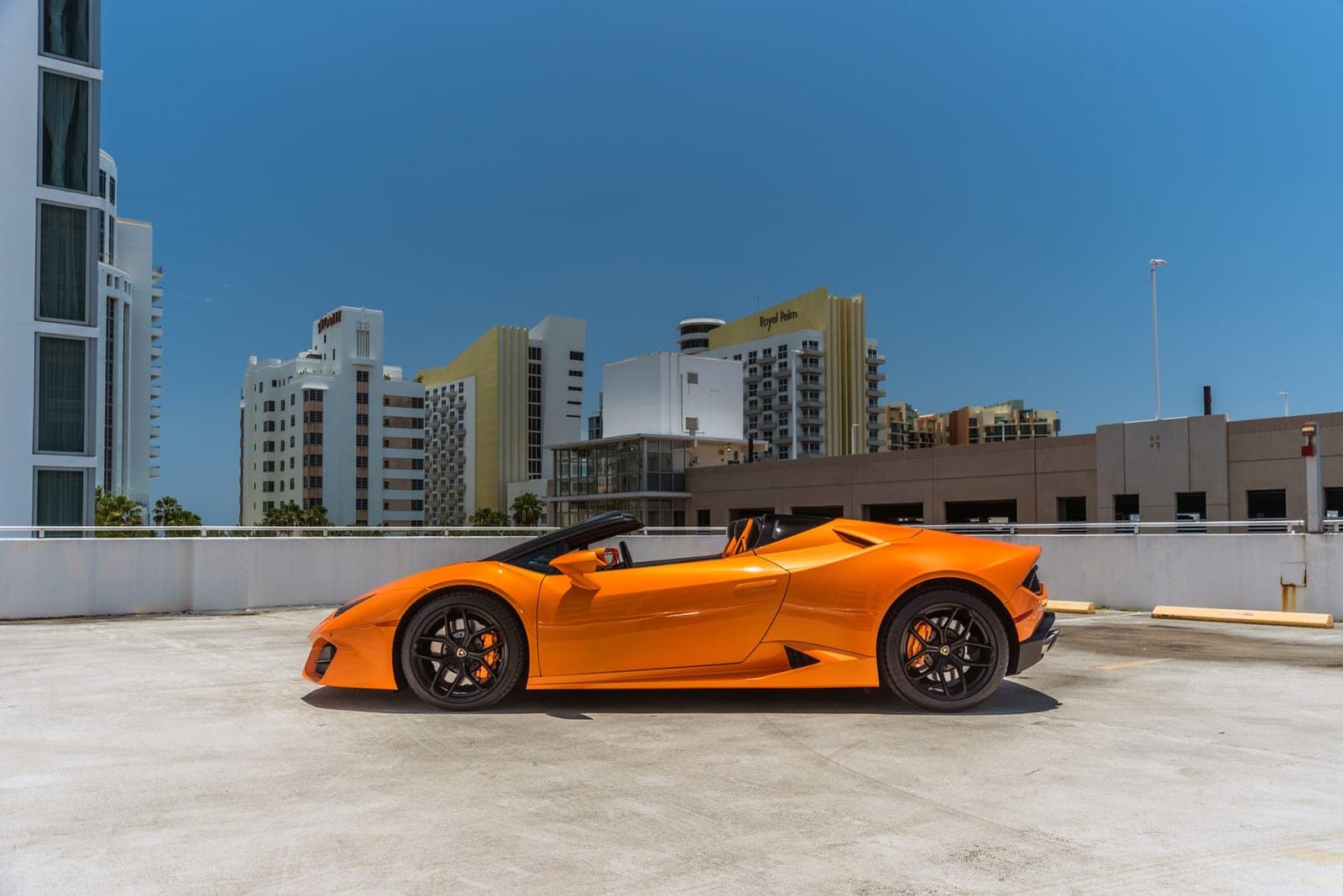 Lamborghini Huracán, Arancio over Nero, photo 3 of 11