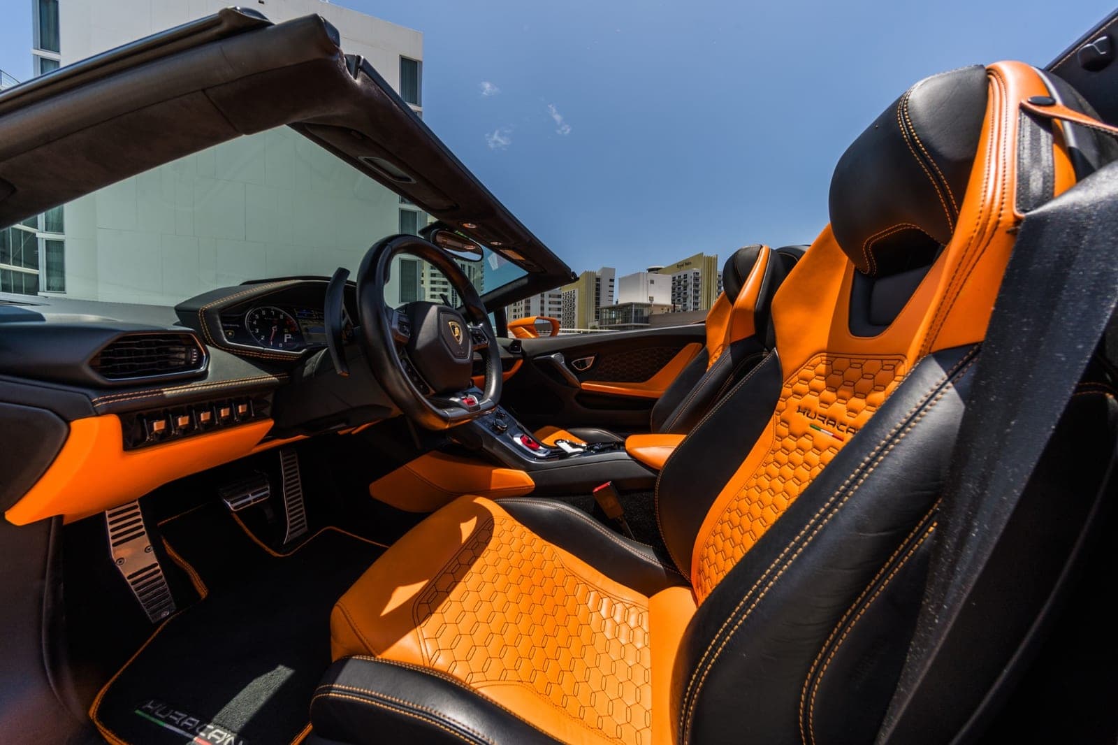 Lamborghini Huracán, Arancio over Nero, photo 9 of 11