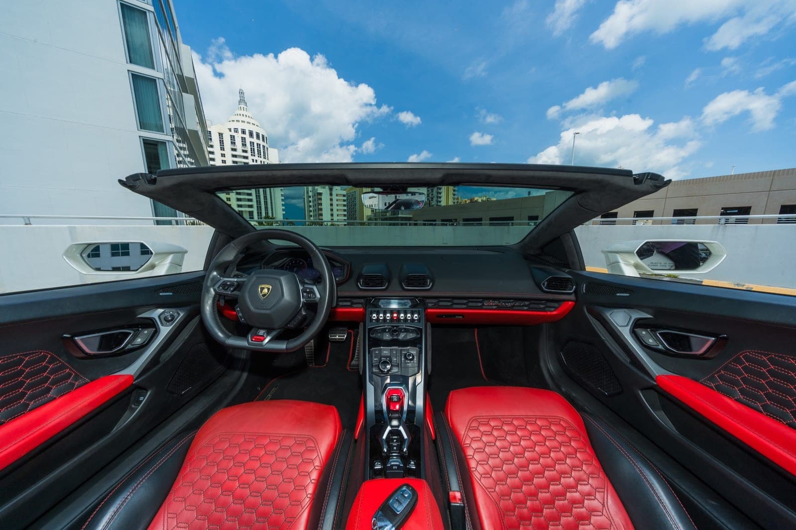 Lamborghini Huracán Spyder, Balloon White over Rosso, photo 7 of 11