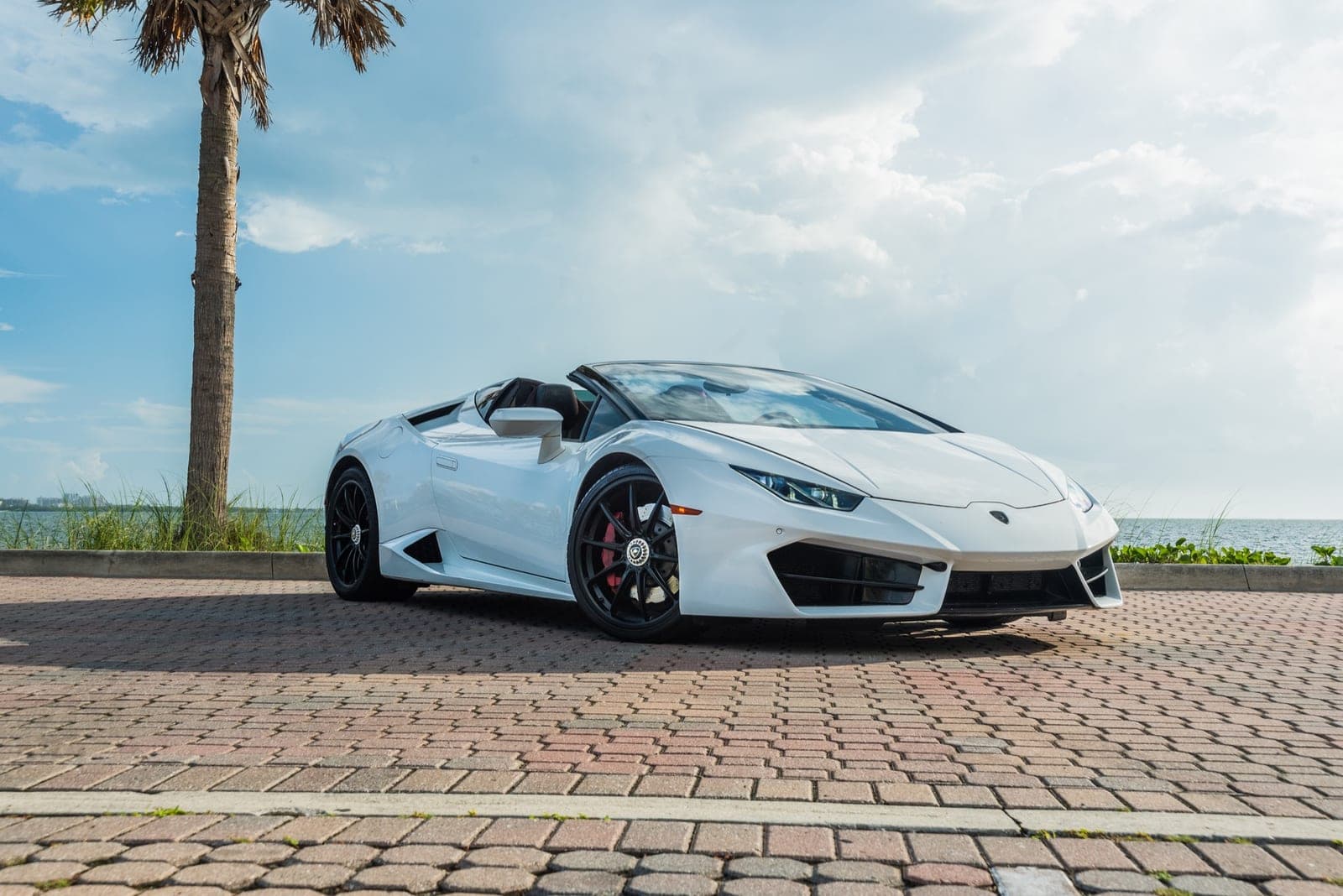 Lamborghini Huracán Spyder, Bianco Monocerus, photo 1 of 11