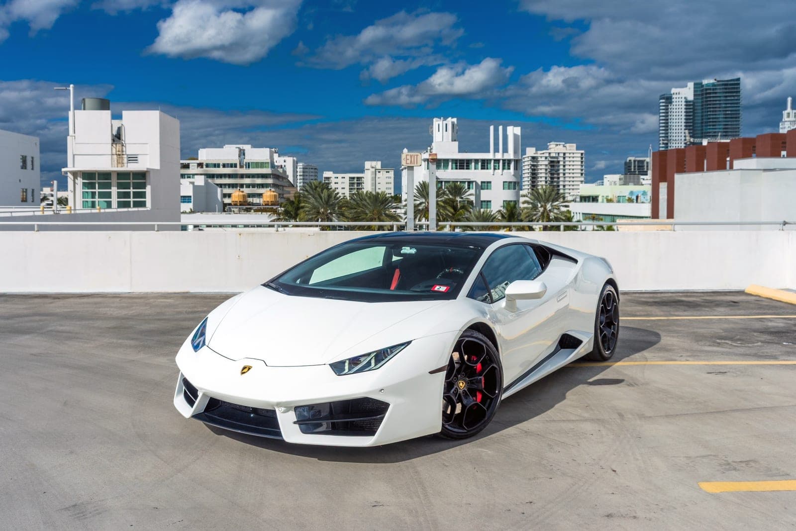 Lamborghini Huracán, Bianco over Nero, photo 1 of 10