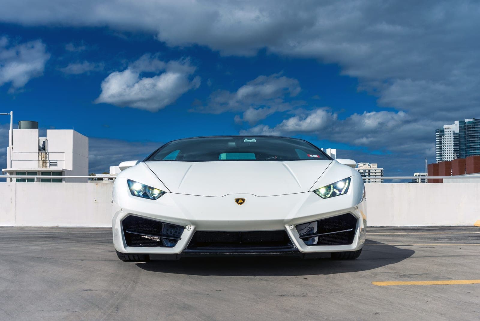 Lamborghini Huracán, Bianco over Nero, photo 2 of 10