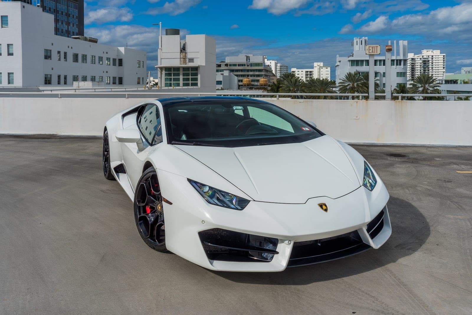 Lamborghini Huracán, Bianco over Nero, photo 3 of 10