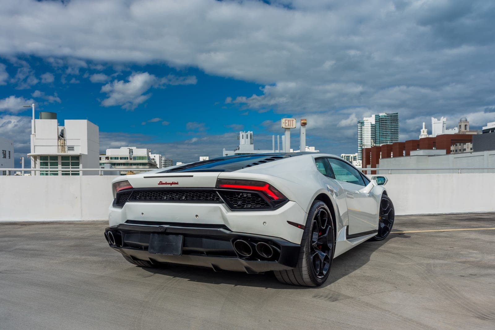 Lamborghini Huracán, Bianco over Nero, photo 5 of 10