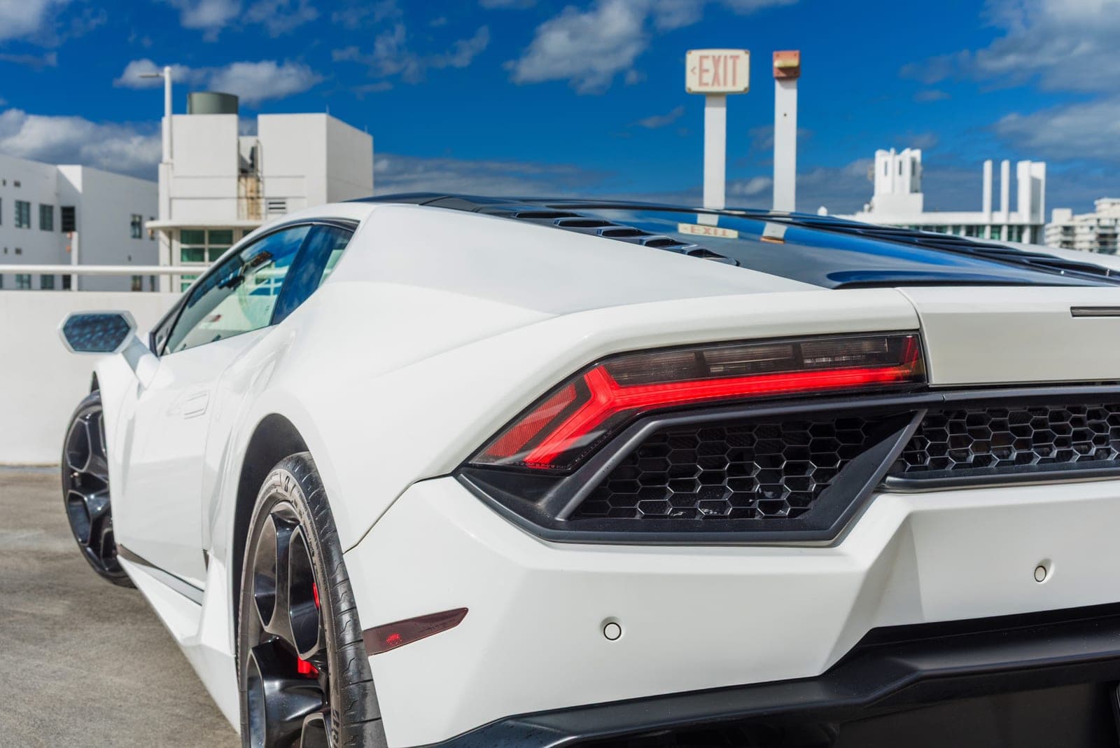 Lamborghini Huracán, Bianco over Nero, photo 6 of 10