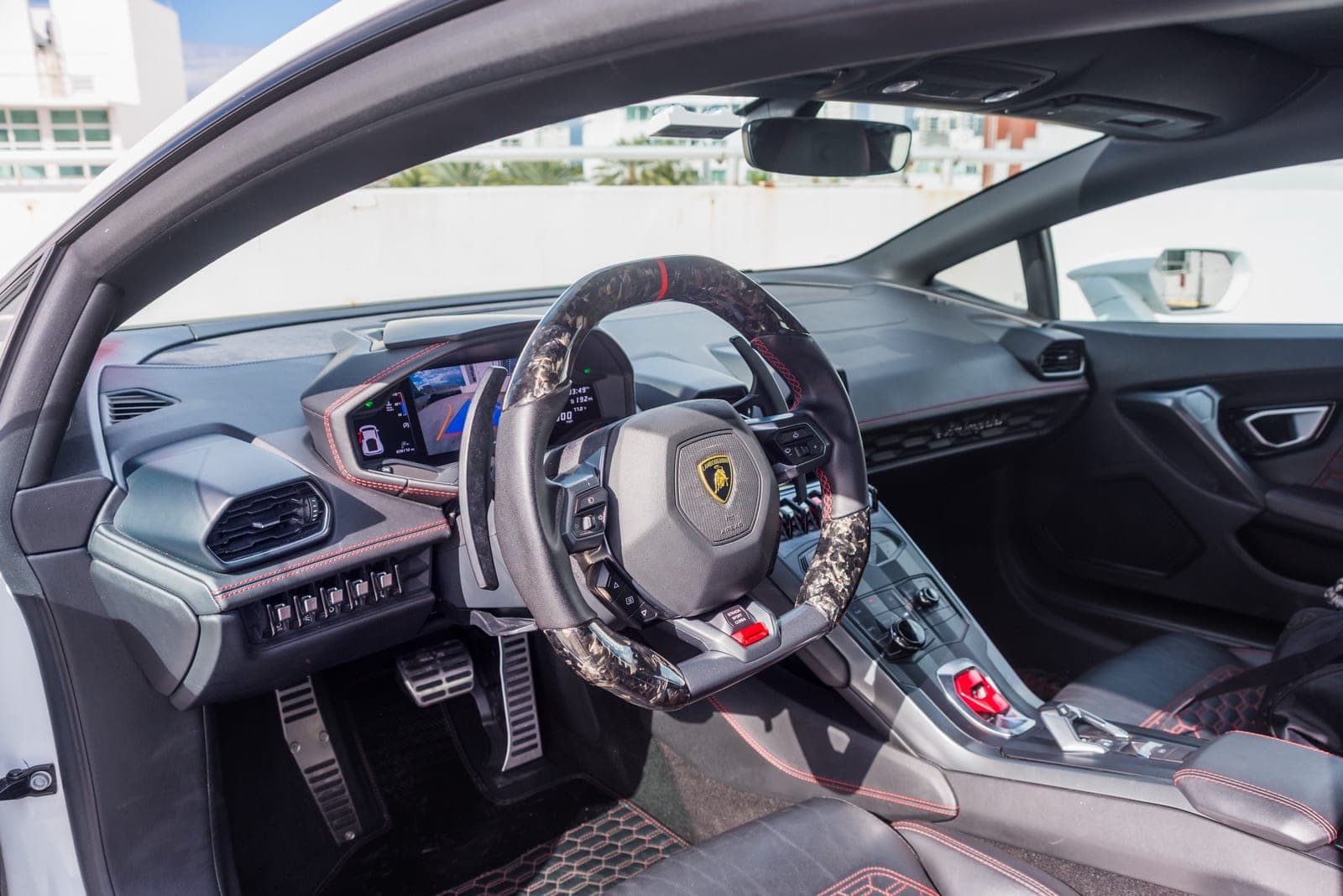 Lamborghini Huracán, Bianco over Nero, photo 7 of 10