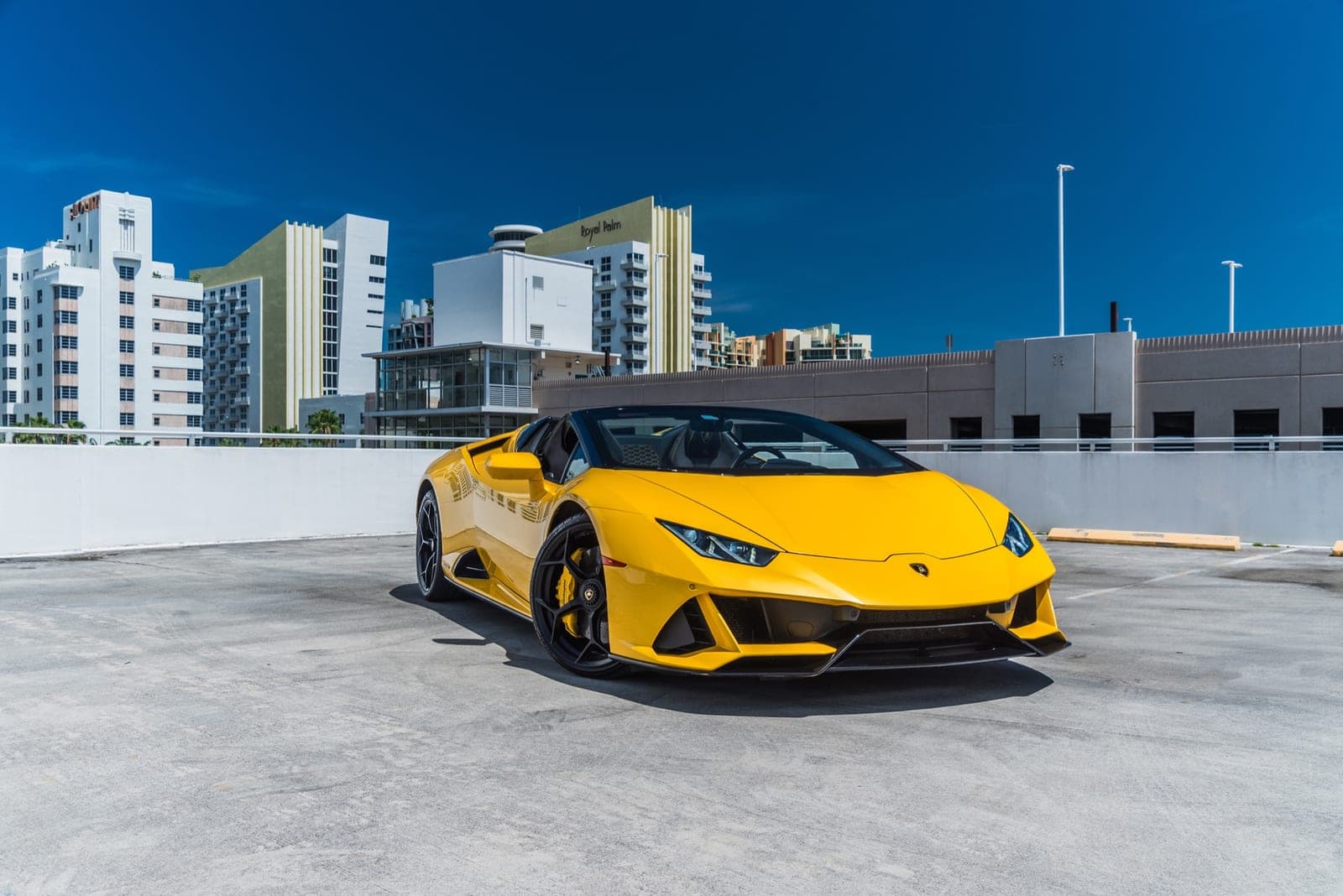 Lamborghini Huracán, Giallo Midas over Nero, photo 1 of 11
