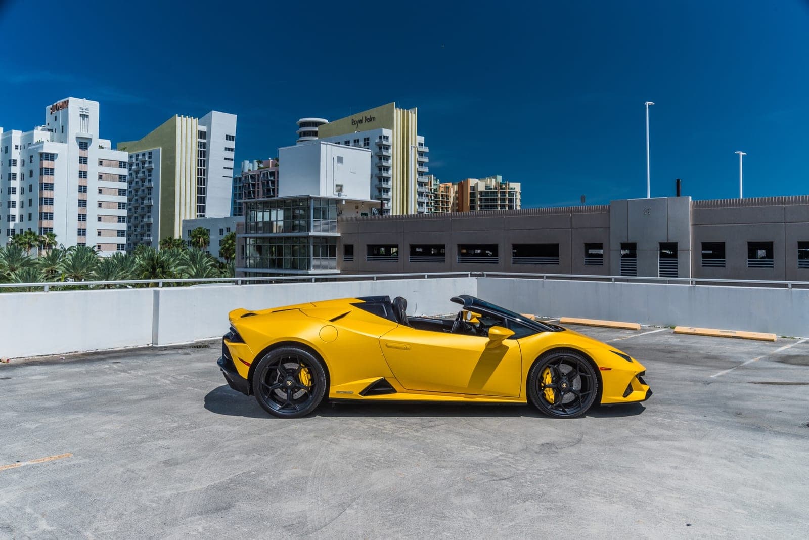 Lamborghini Huracán, Giallo Midas over Nero, photo 3 of 11