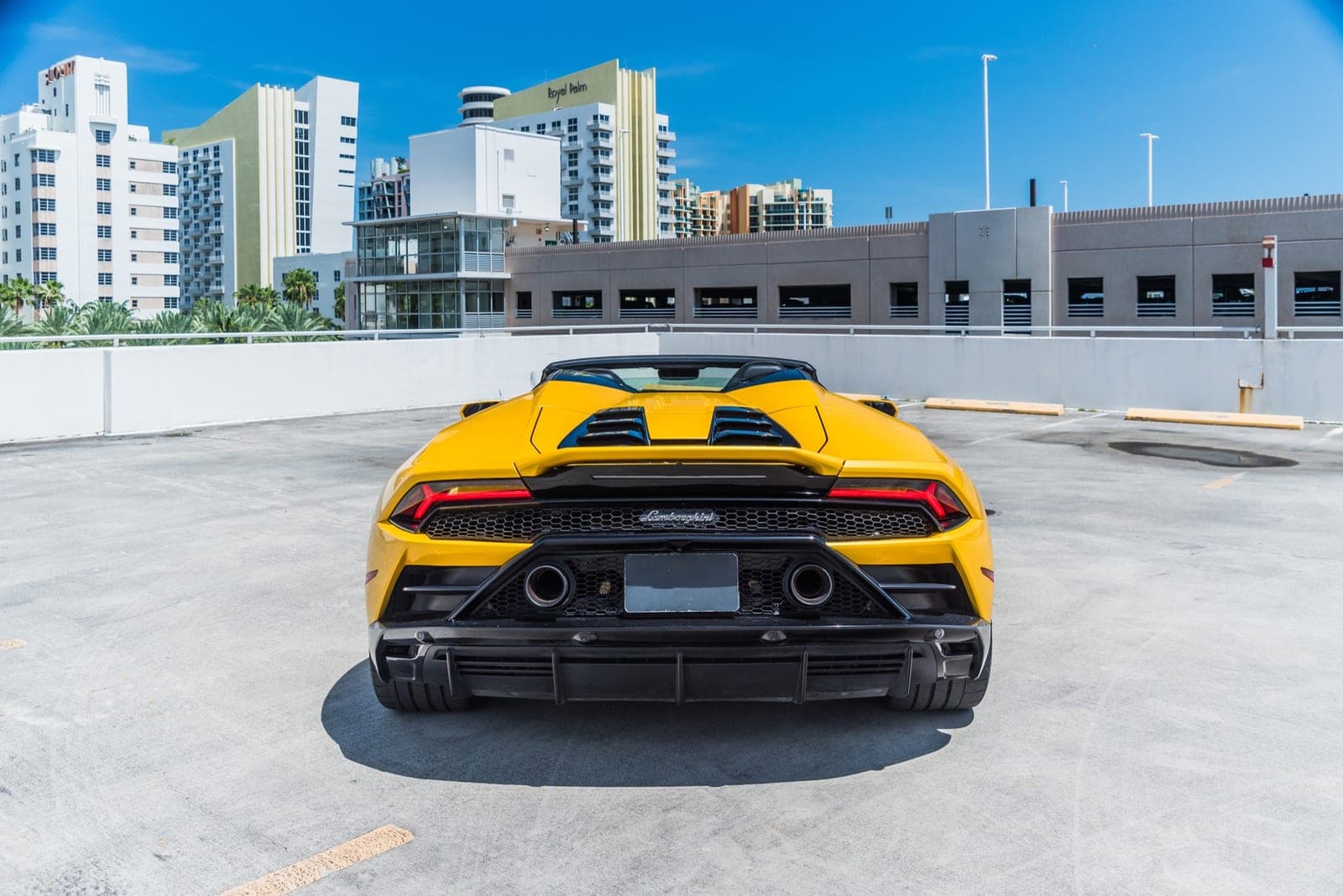 Lamborghini Huracán, Giallo Midas over Nero, photo 4 of 11