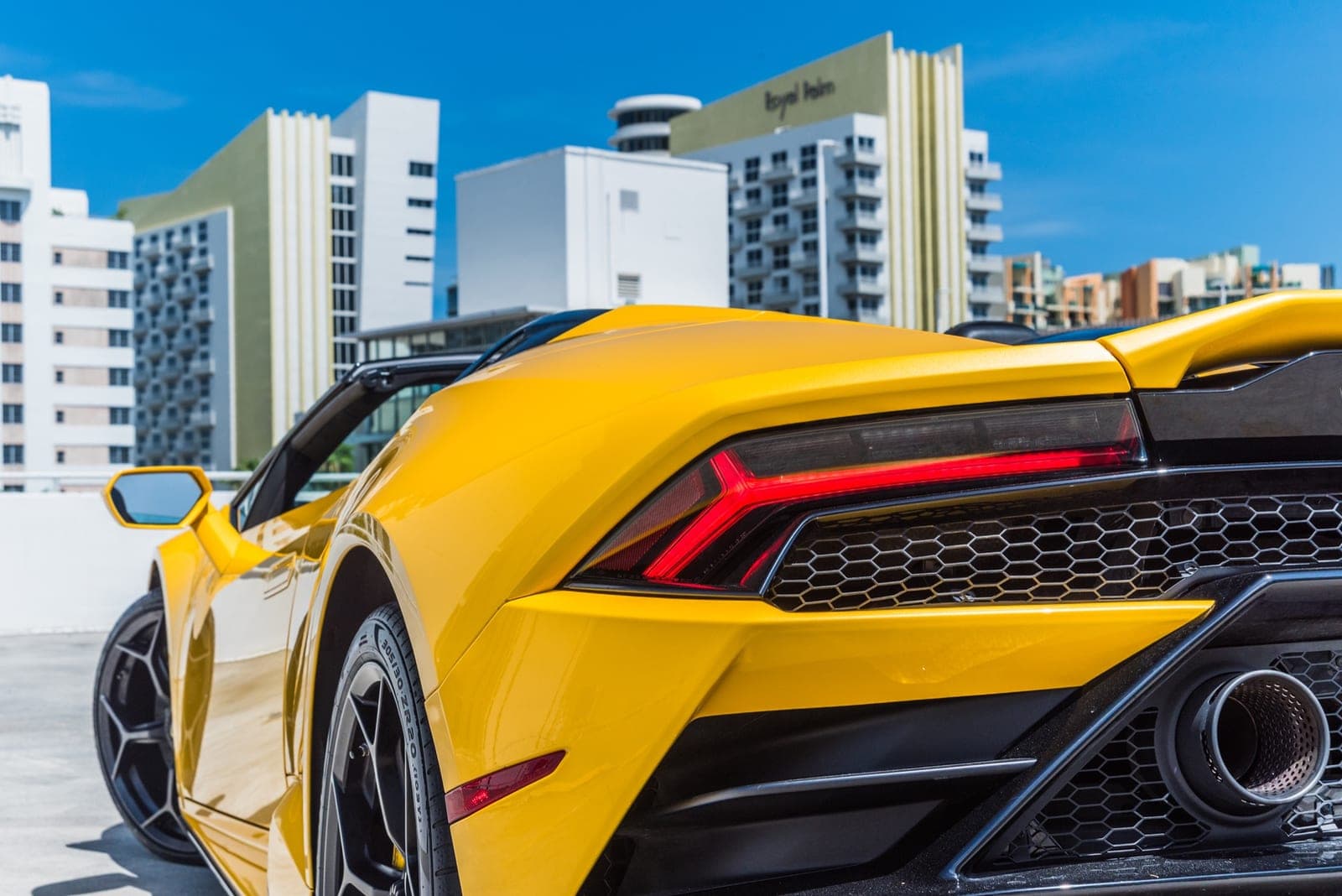 Lamborghini Huracán, Giallo Midas over Nero, photo 5 of 11