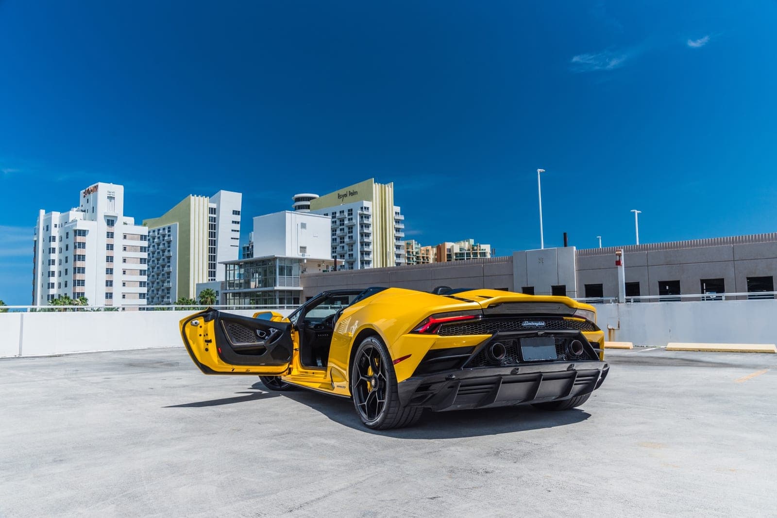 Lamborghini Huracán, Giallo Midas over Nero, photo 6 of 11