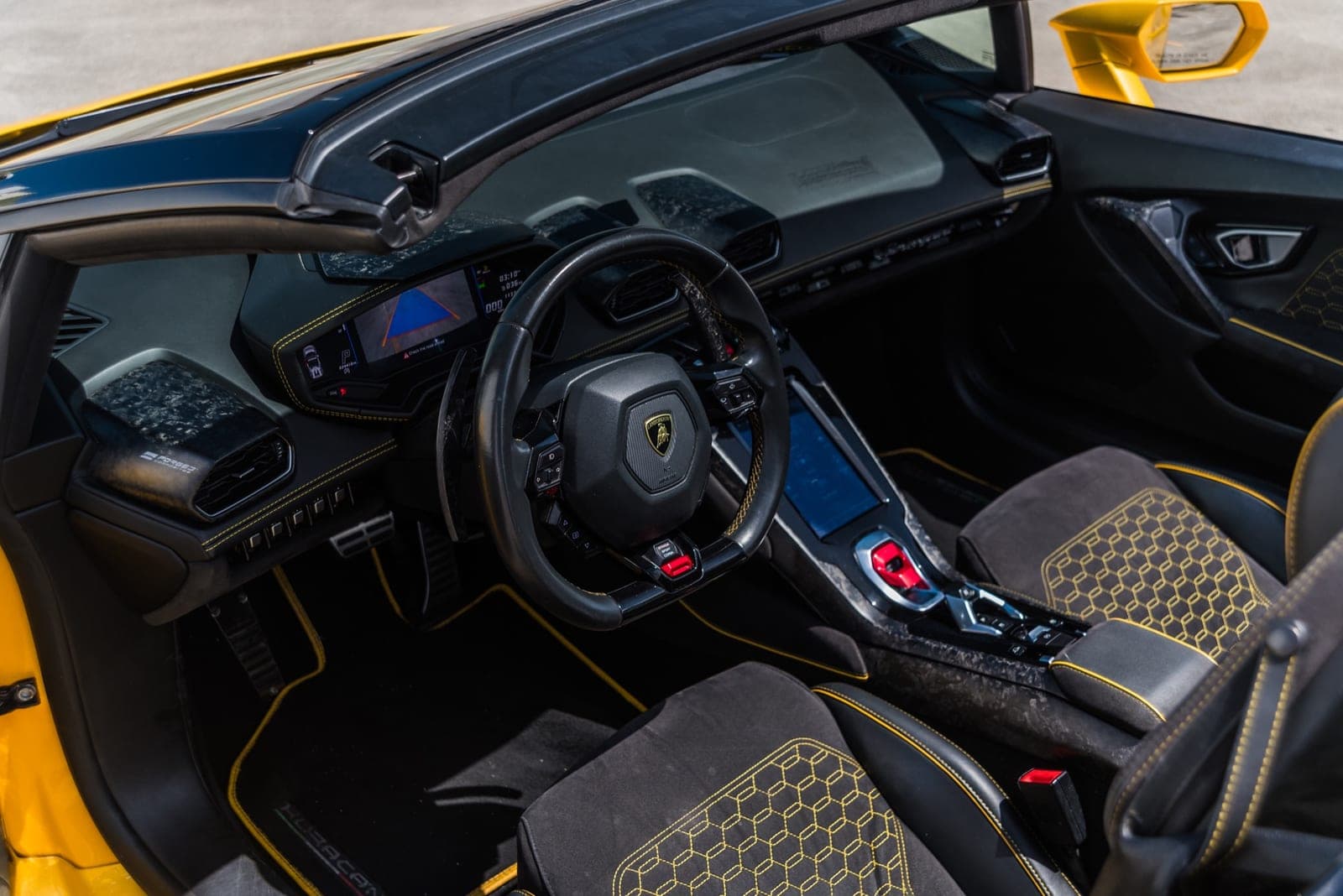 Lamborghini Huracán, Giallo Midas over Nero, photo 10 of 11