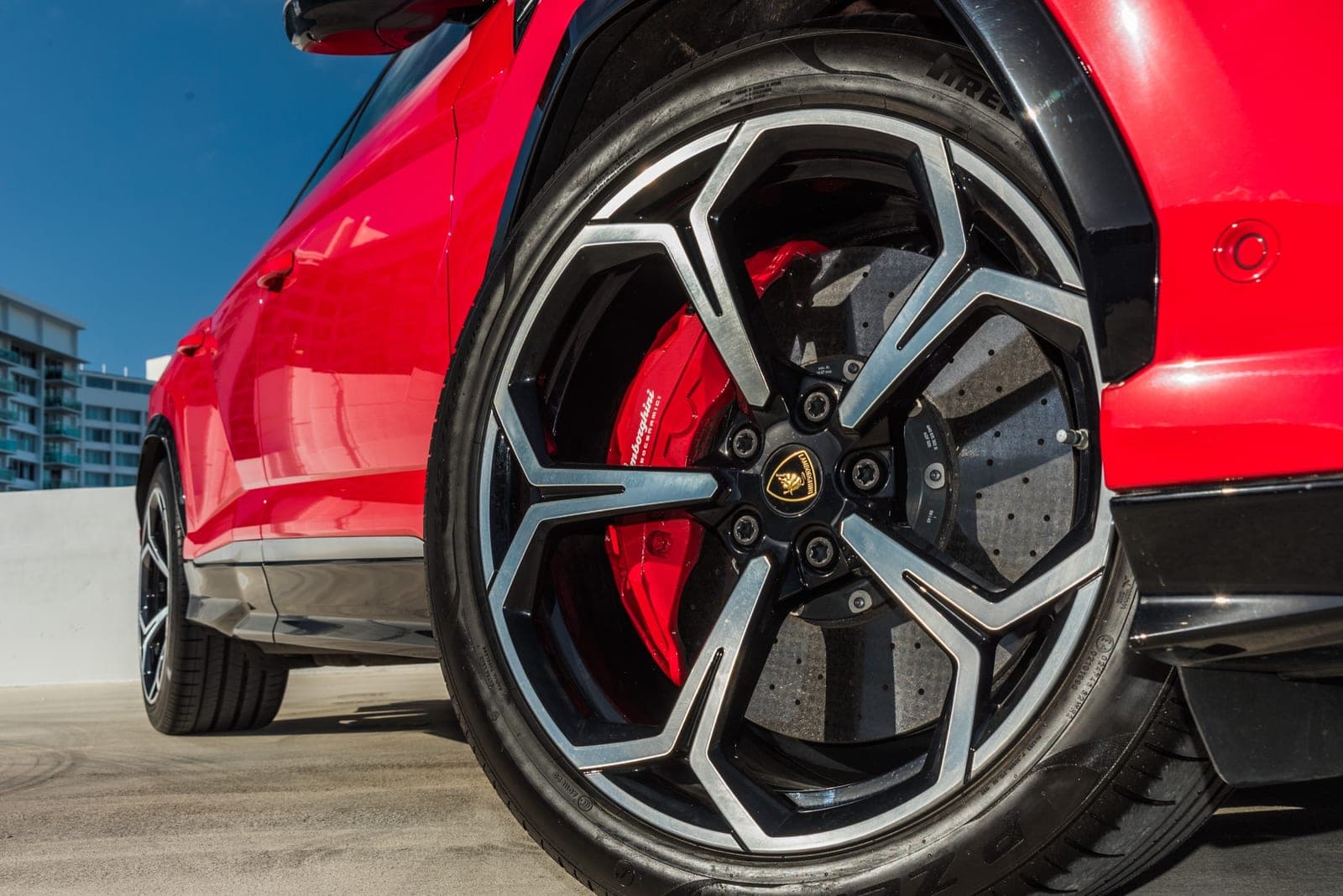 Lamborghini Urus, Rosso Anteros over Nero, photo 6 of 12