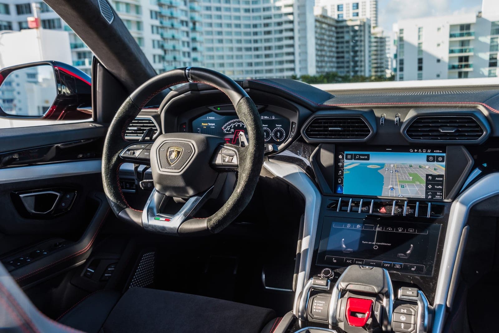 Lamborghini Urus, Rosso Anteros over Nero, photo 7 of 12