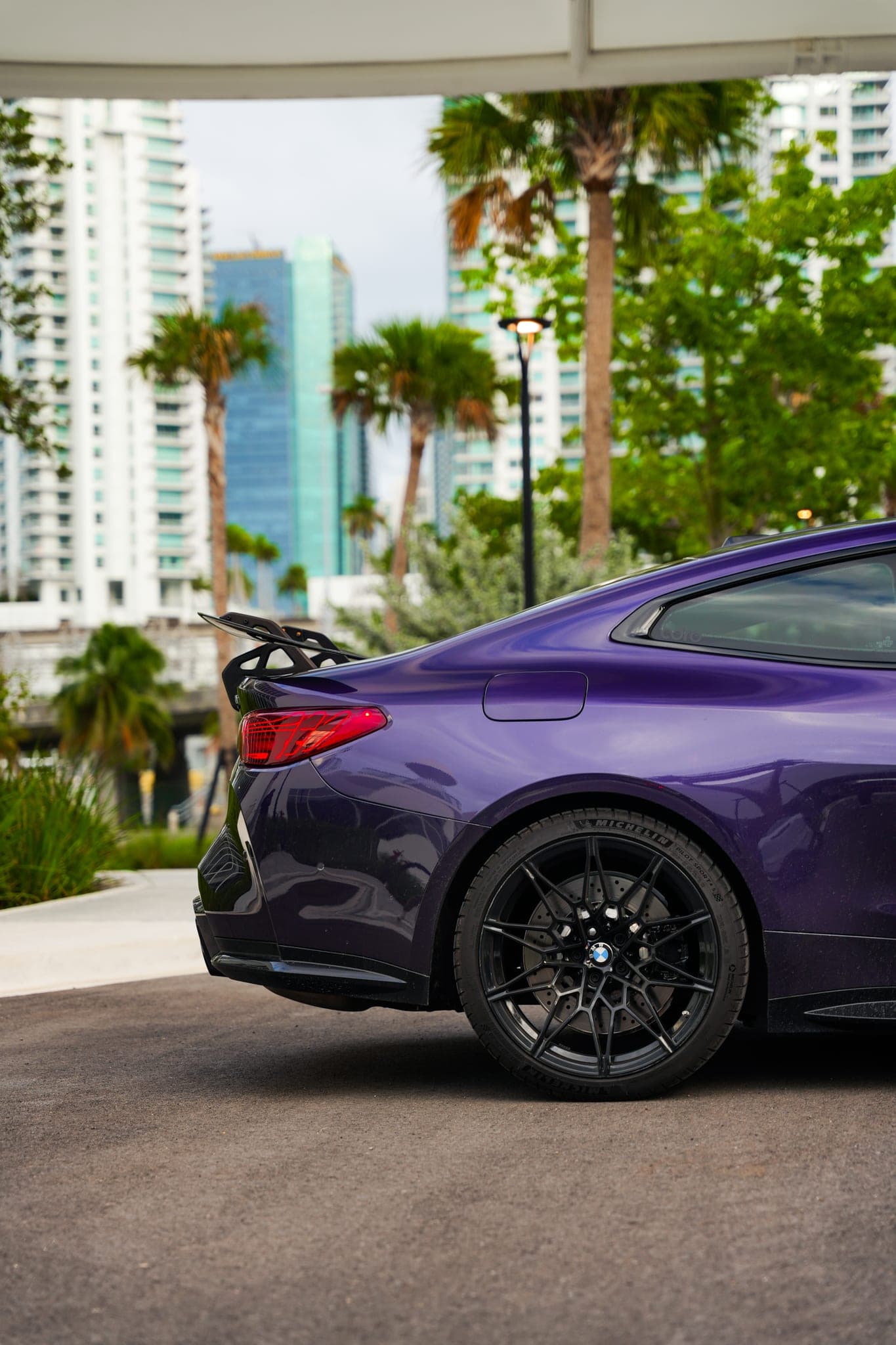 BMW M4 Competition, Individual Violet, photo 3 of 11