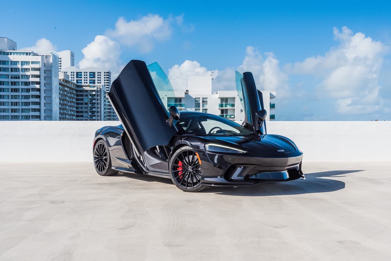 McLaren GT, Onyx Black, photo 3 of 11