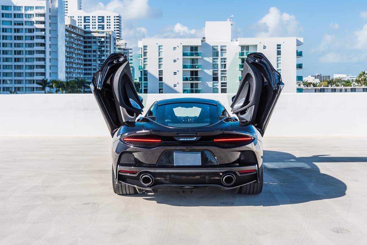 McLaren GT, Onyx Black, photo 4 of 11