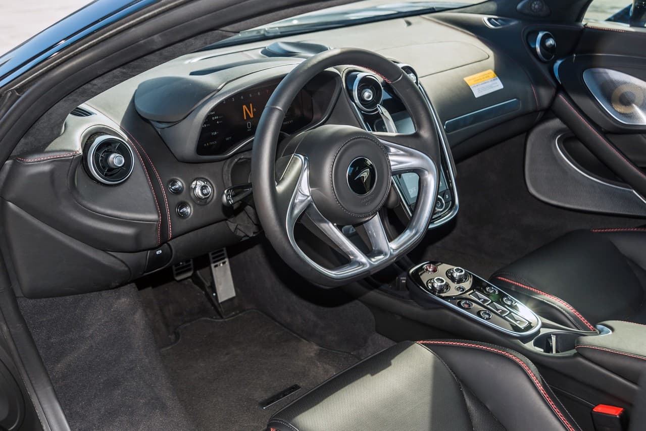 McLaren GT, Onyx Black, photo 6 of 11