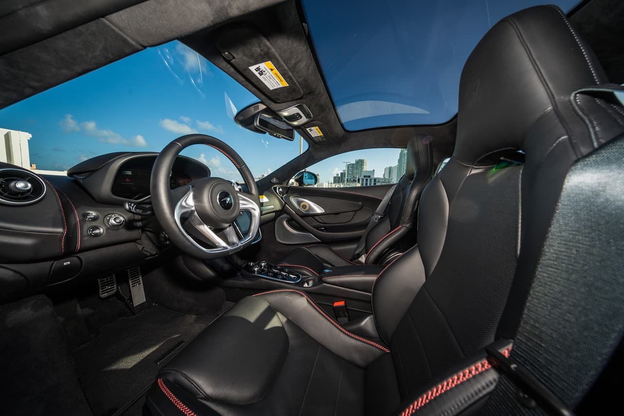 McLaren GT, Onyx Black, photo 9 of 11
