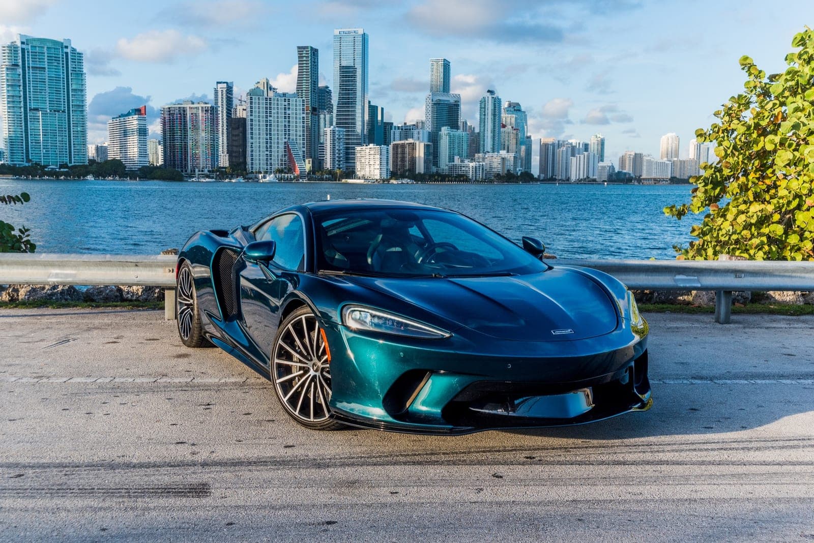 McLaren GT, Verde Volcano, photo 3 of 11