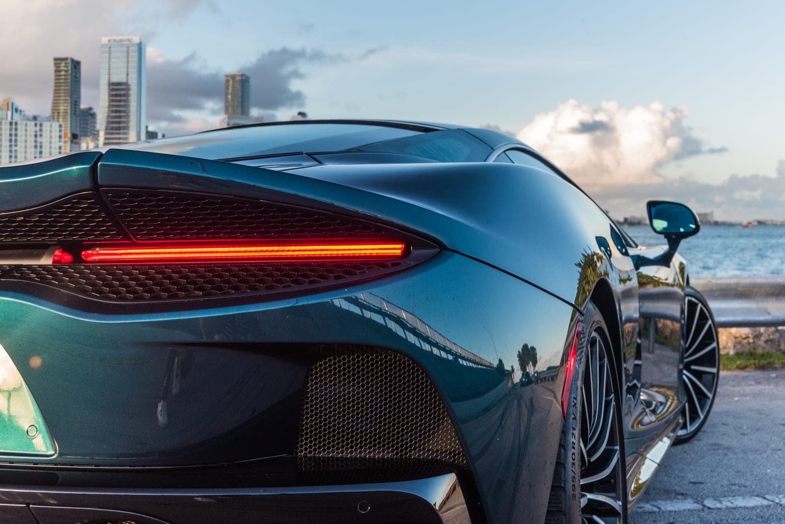 McLaren GT, Verde Volcano, photo 4 of 11