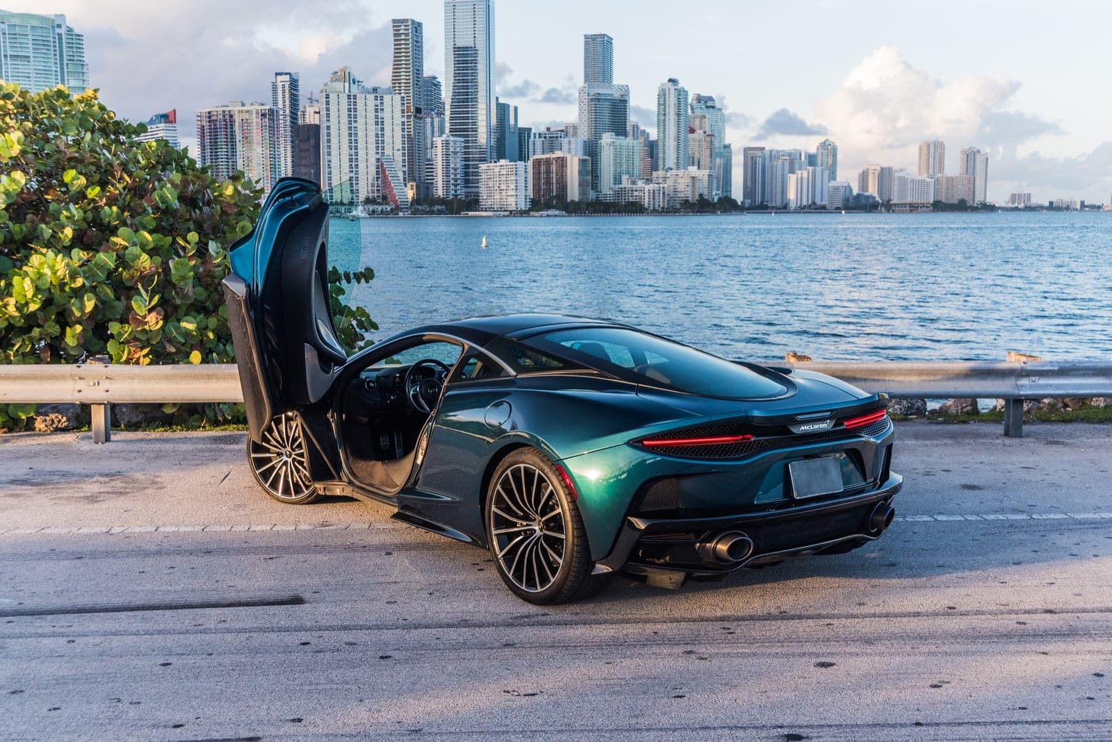 McLaren GT, Verde Volcano, photo 6 of 11