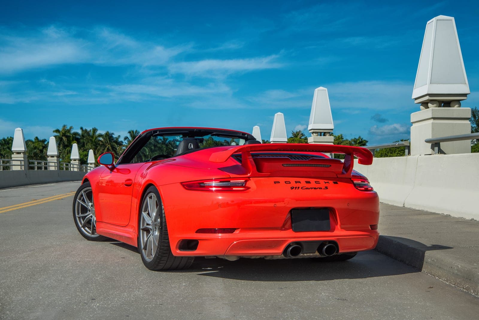 Porsche 911 Carrera S Cabriolet, Guards Red, photo 4 of 10