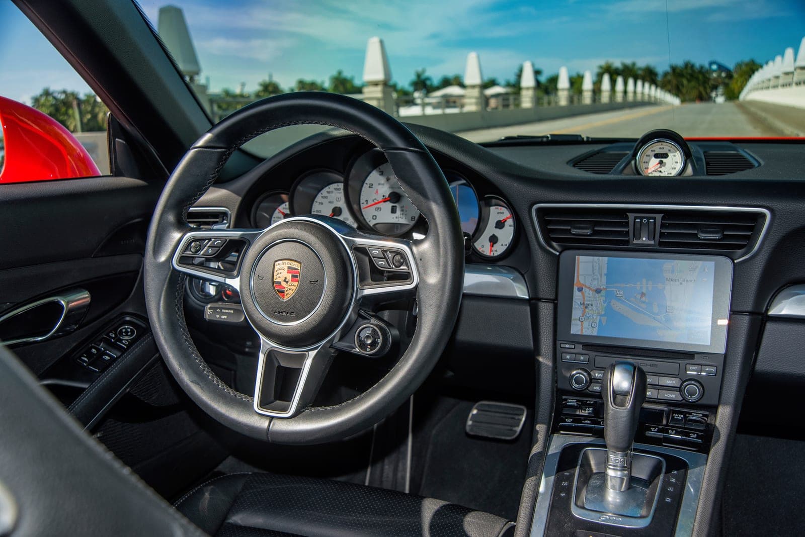 Porsche 911 Carrera S Cabriolet, Guards Red, photo 6 of 10
