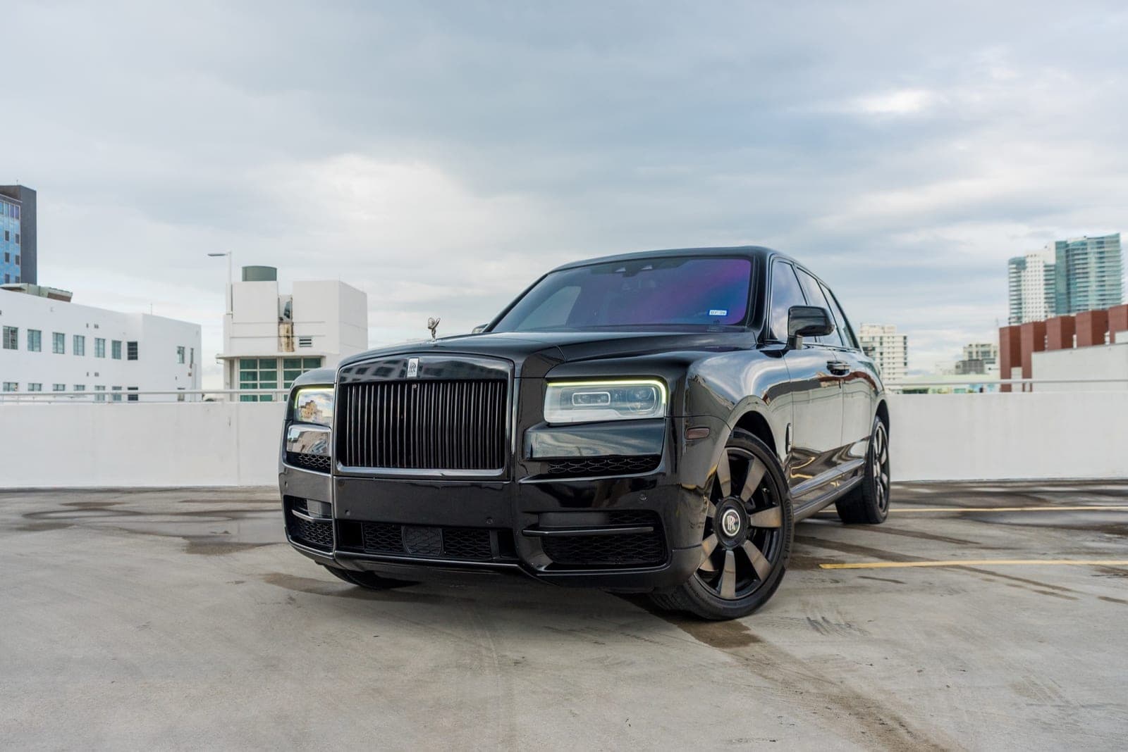 Rolls-Royce Cullinan, Black over Black, photo 1 of 13