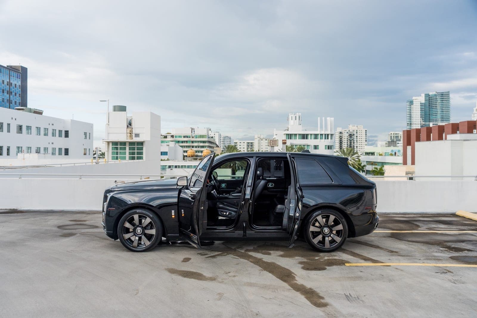 Rolls-Royce Cullinan, Black over Black, photo 3 of 13