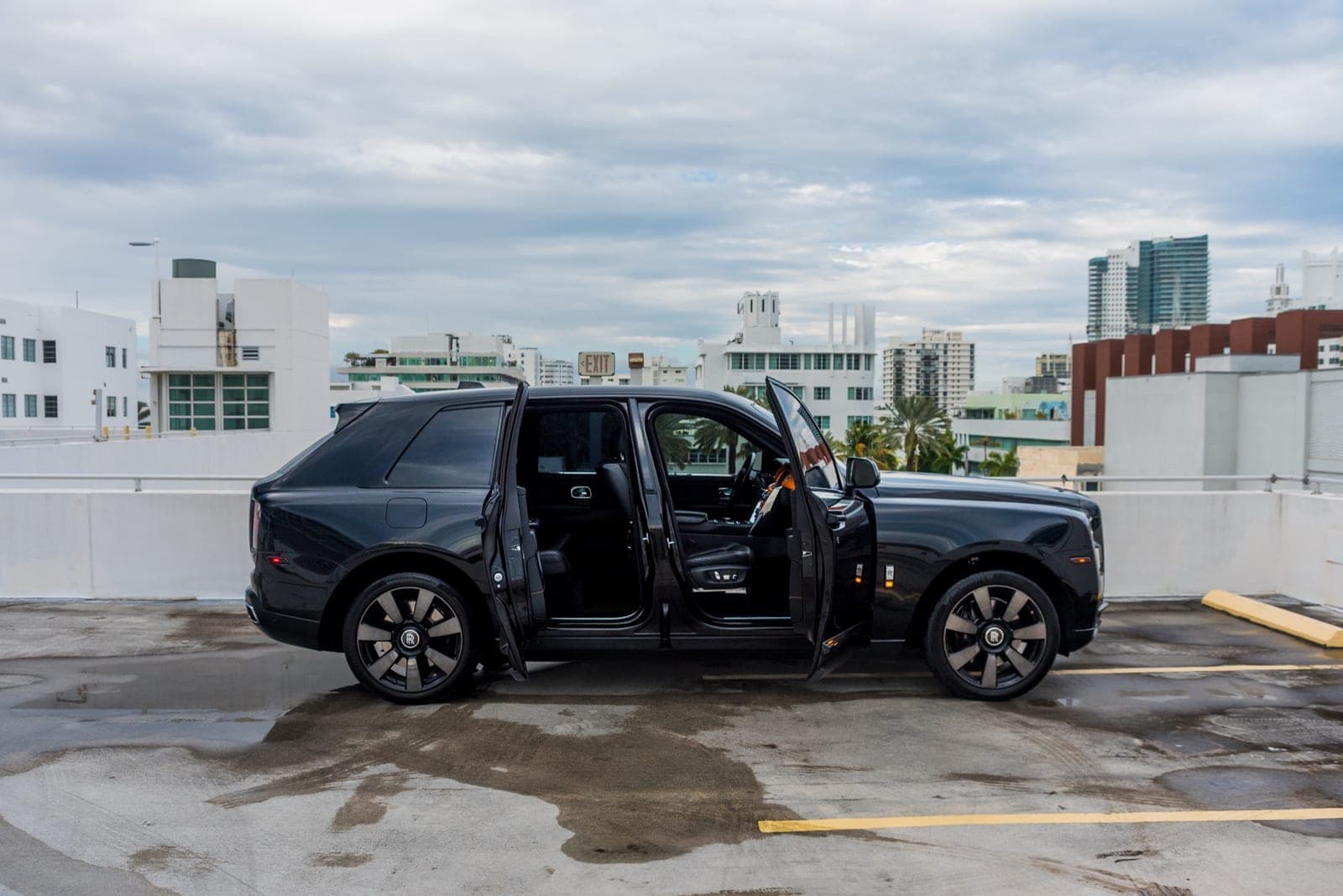 Rolls-Royce Cullinan, Black over Black, photo 4 of 13